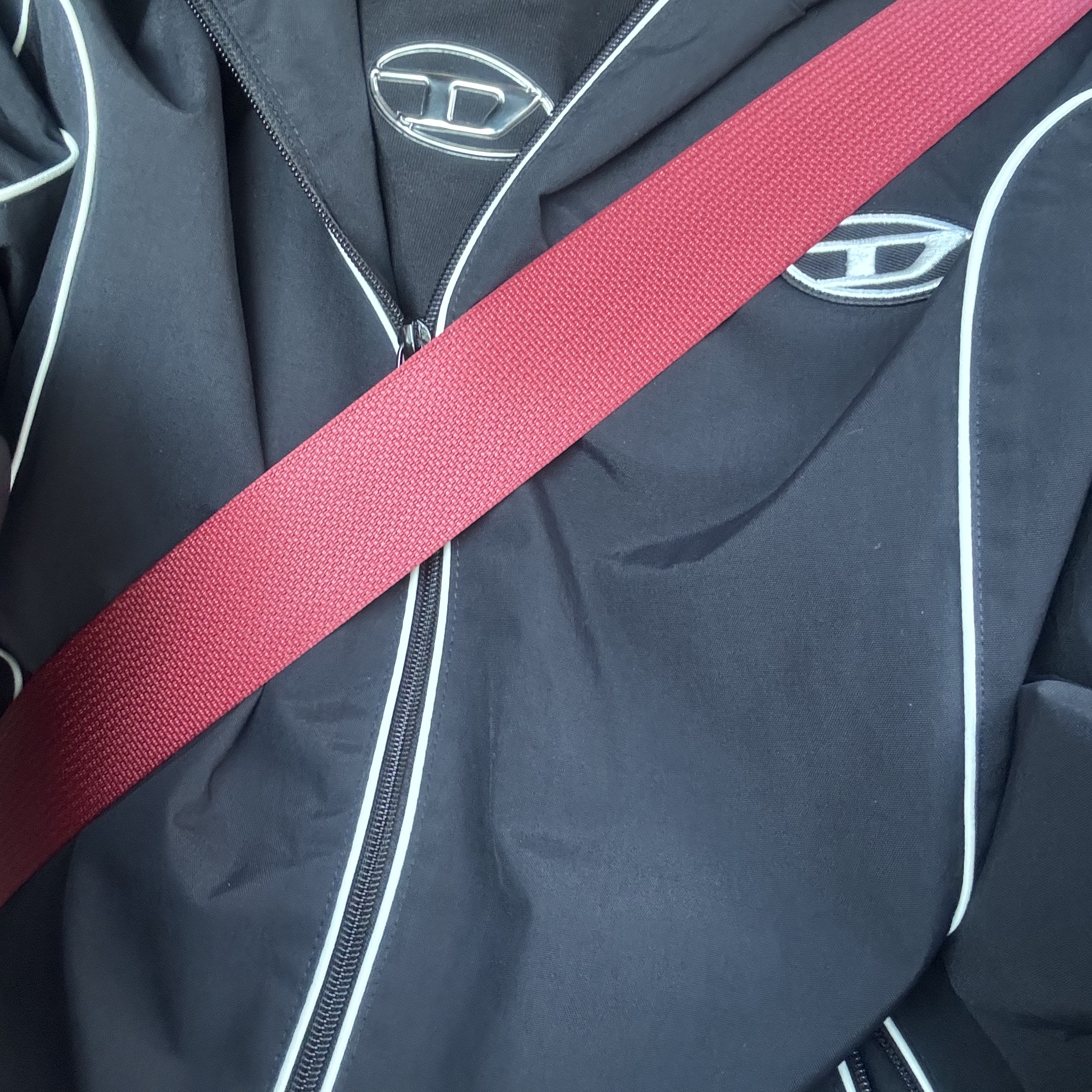 Diesel J-Hives Windbreaker with Contrast Piping Black, Diesel T-Adjust-Od T-shirt with Metallic Oval D Black 착용 스타일