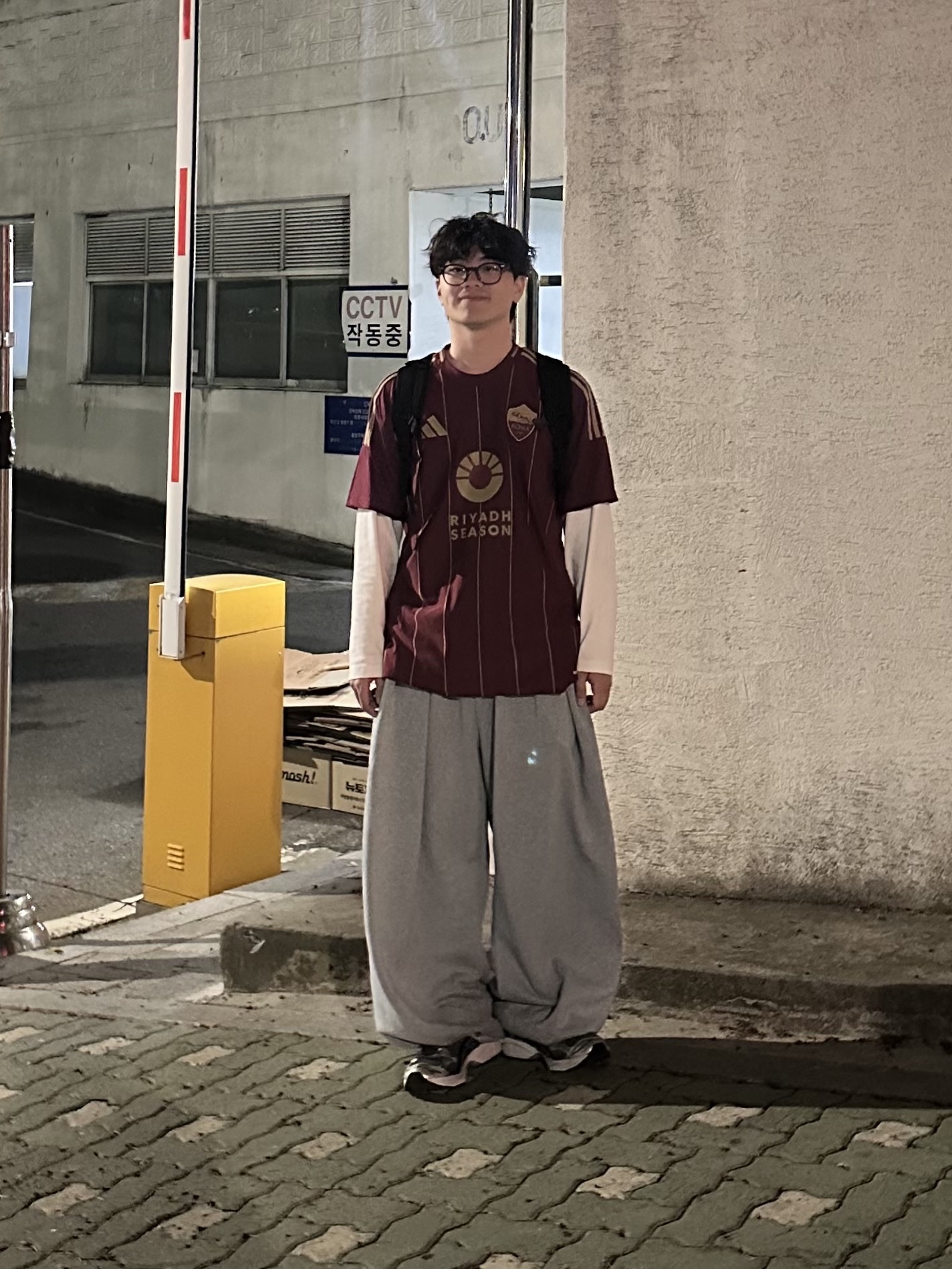 Adidas AS Roma 2024/25 Home Jersey Team Coll Burgundy 2 - KR Sizing (Non Marking Ver.) 착용 스타일