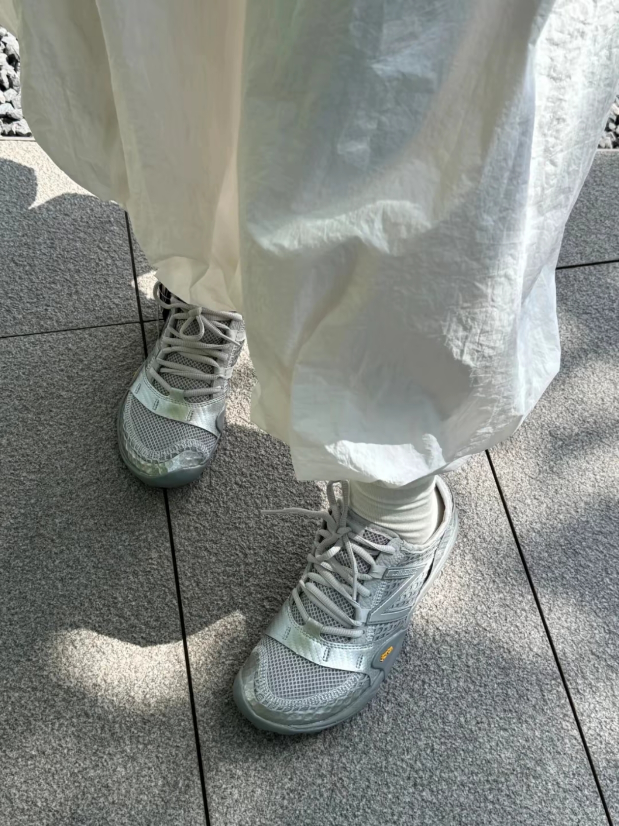 New Balance Minimus MT10O Slate Grey Silver Metallic 착용 스타일