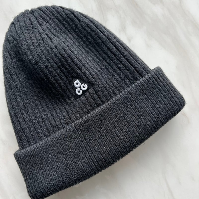 Nike NRG ACG Cuffed Beanie Black 착용 스타일