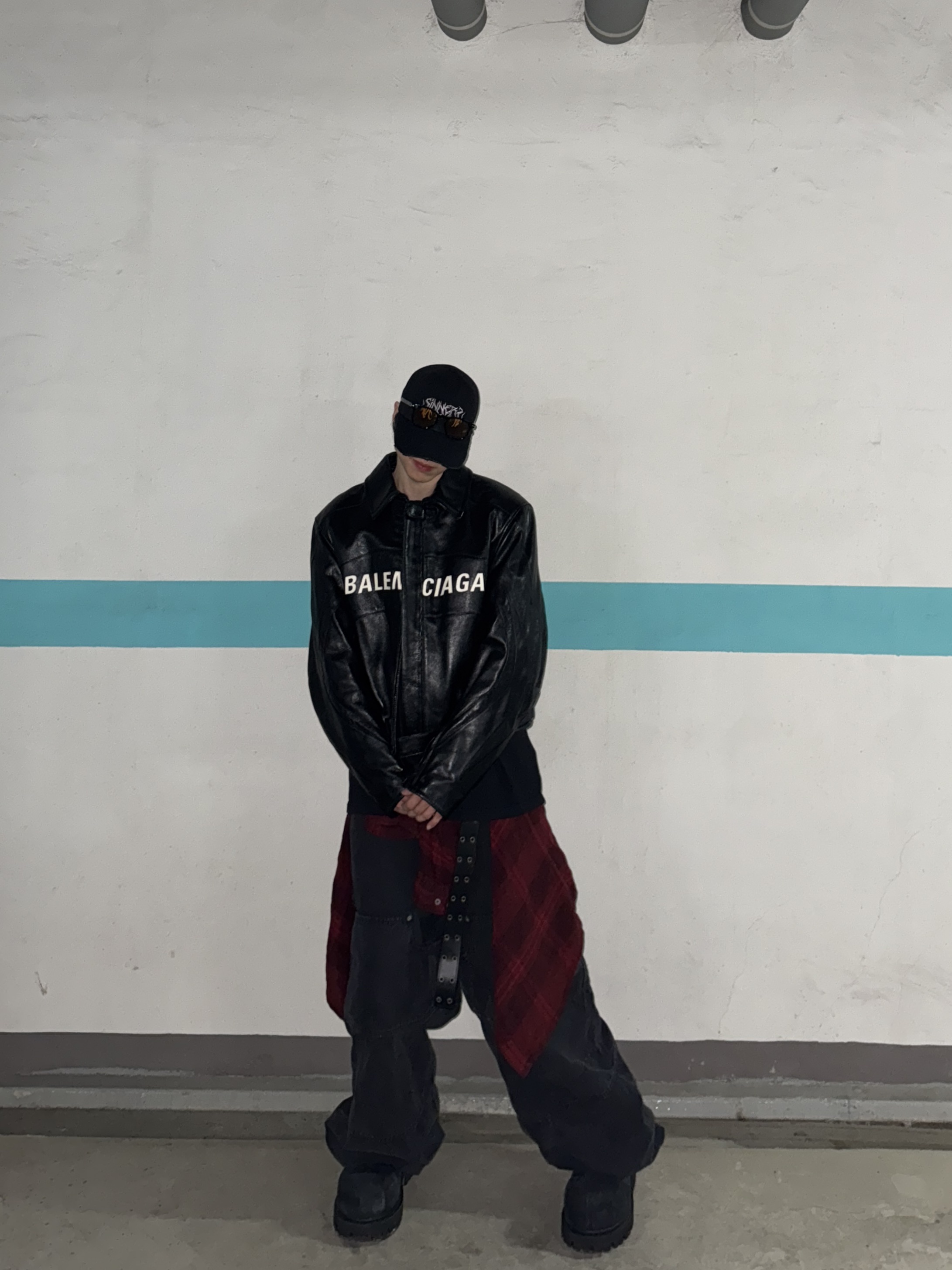 Kamien x MJD Double Hole Belt Black Shearling Calfskin, Balenciaga Stomper Bootie Black 착용 스타일 - 5