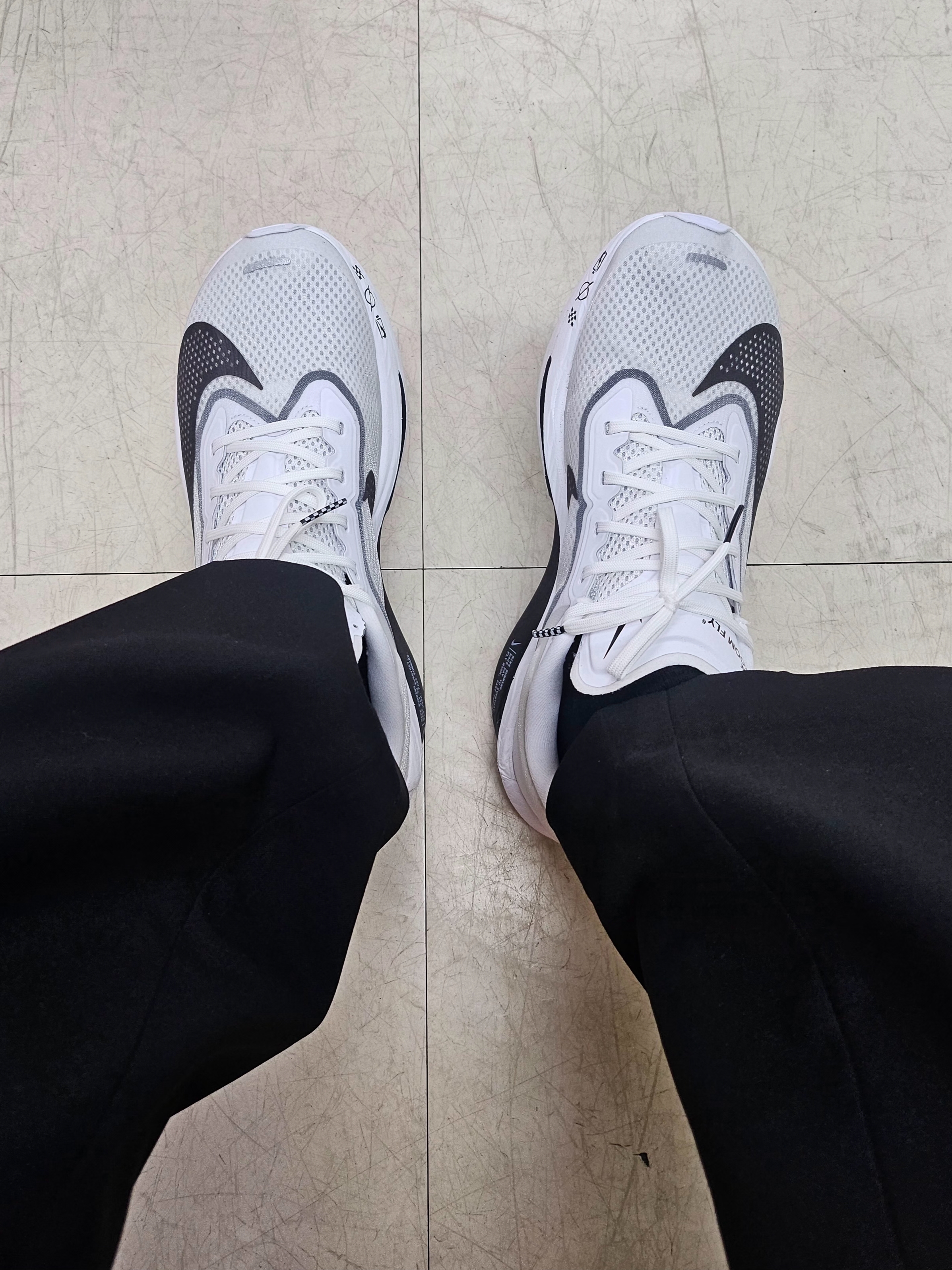 Nike Zoom Fly 6 White Smoke Grey 착용 스타일
