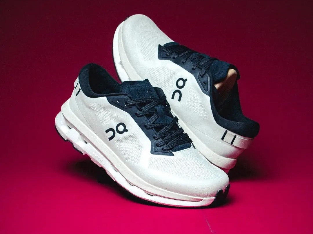 On Running Cloudzone Ice Black 착용 스타일