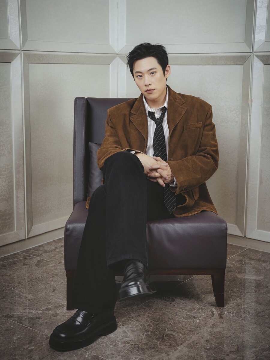 STU Embroidery Stripe Shirt Coral, STU Goat Suede Blazer Brown 착용 스타일 - 2