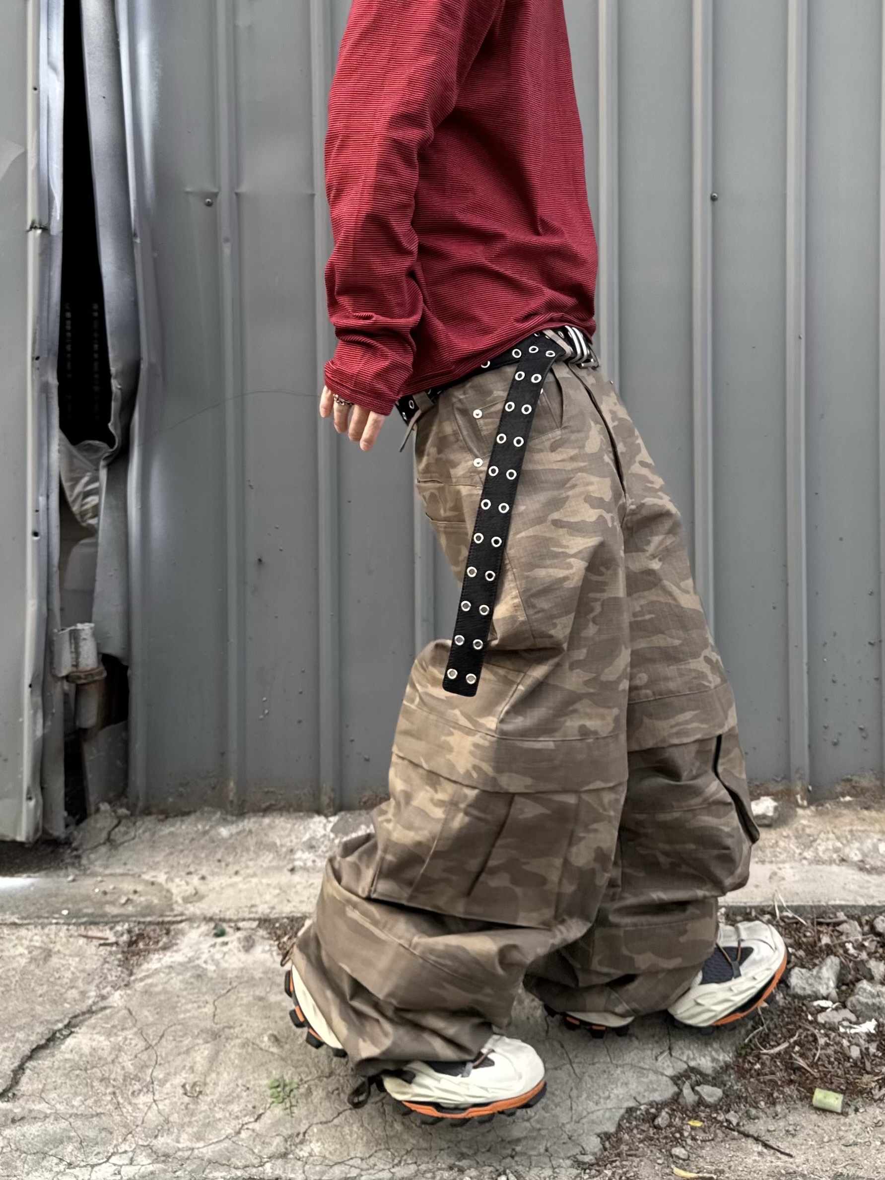 [KREAM Exclusive] Kamien Titan Baggy Pants Kream Camo, Kamien x MJD Double Hole Belt Black Shearling Calfskin 착용 스타일 - 2
