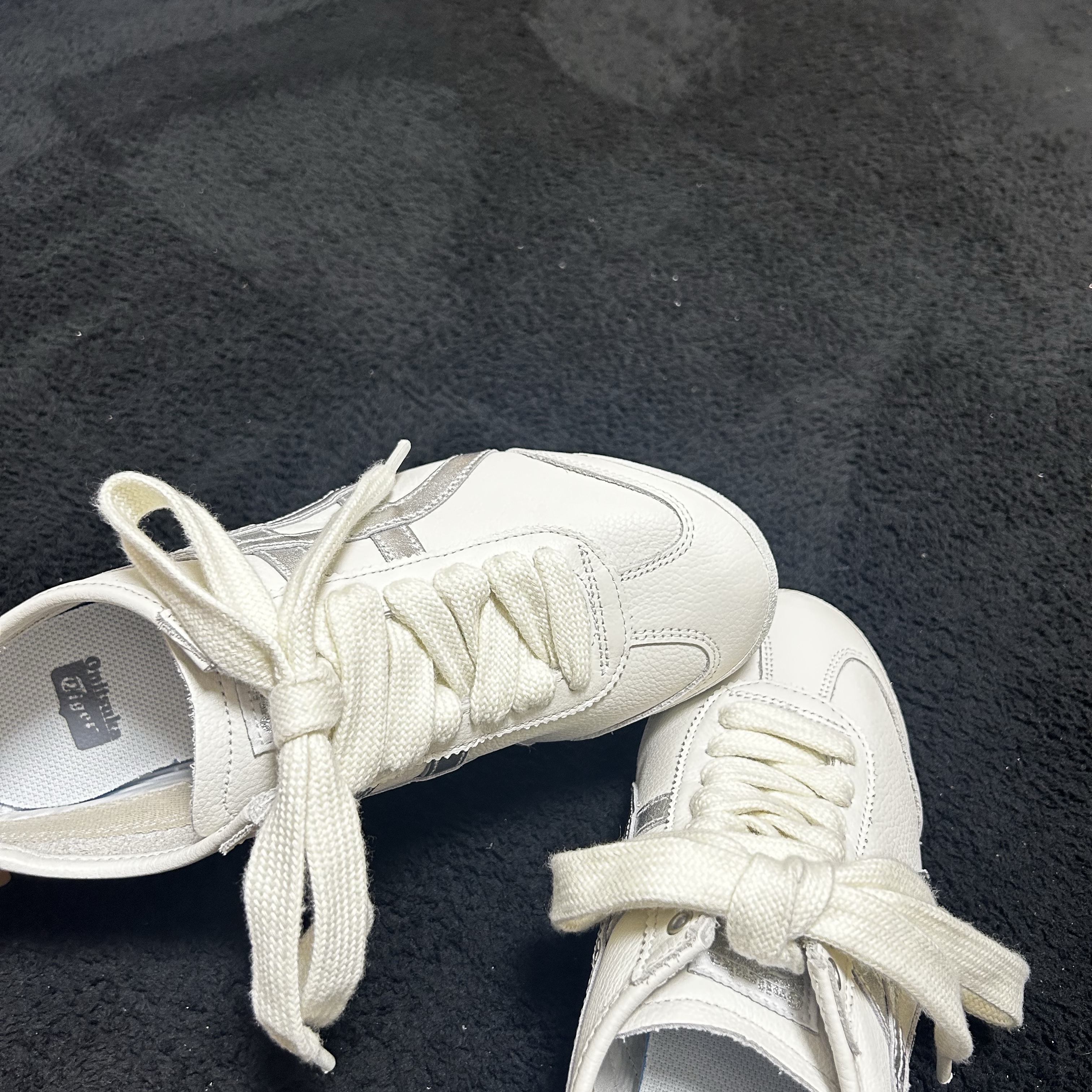 Onitsuka Tiger Mexico 66 White Silver 착용 스타일 - 1