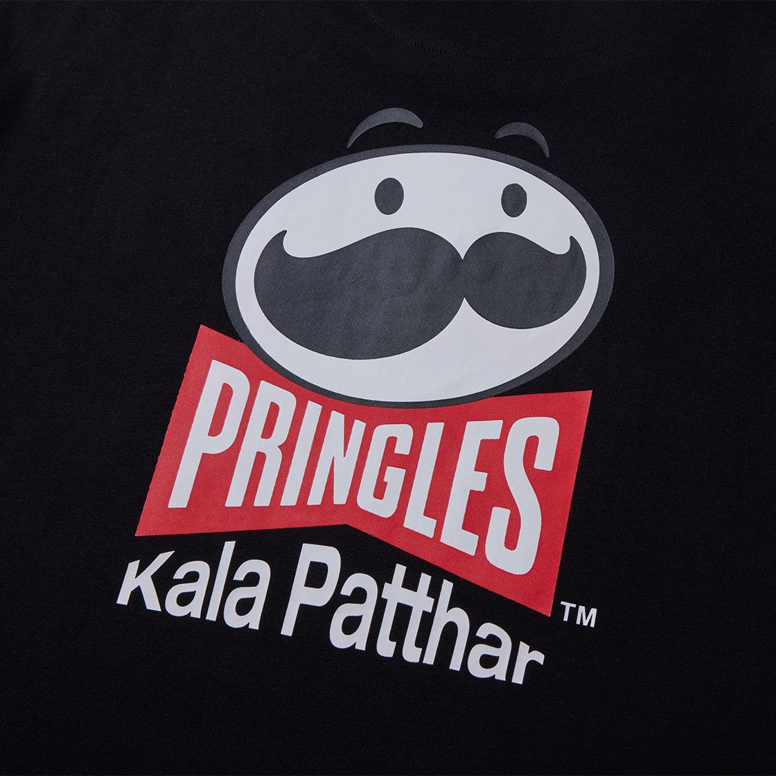 프링글스 X 칼라파타르 미스터 피 티셔츠 블랙 | KALA PATTHAR