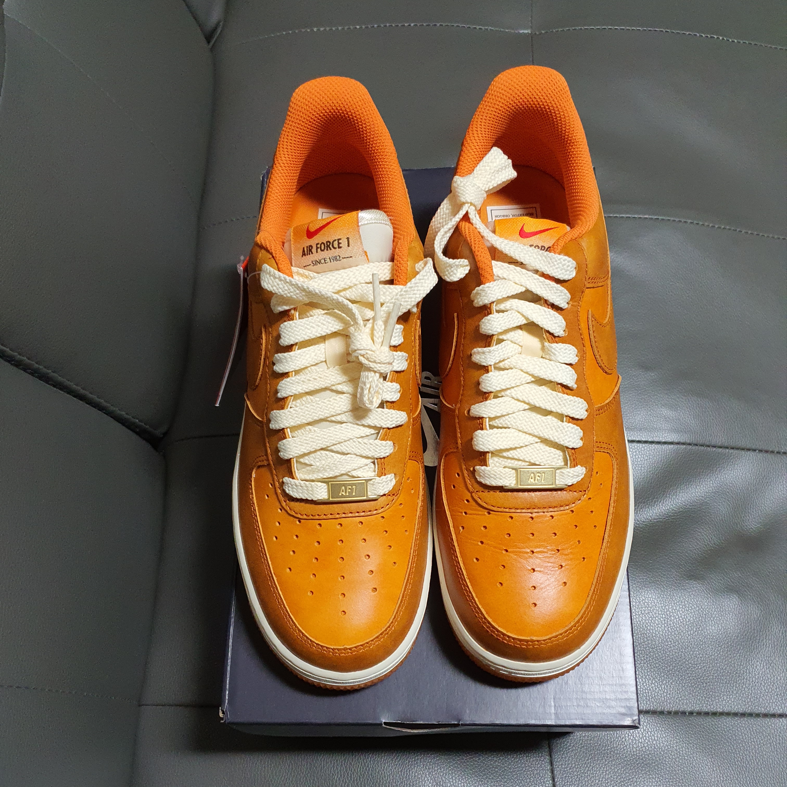 Nike Air Force 1 '07 LV8 Russet and Sunset 착용 스타일