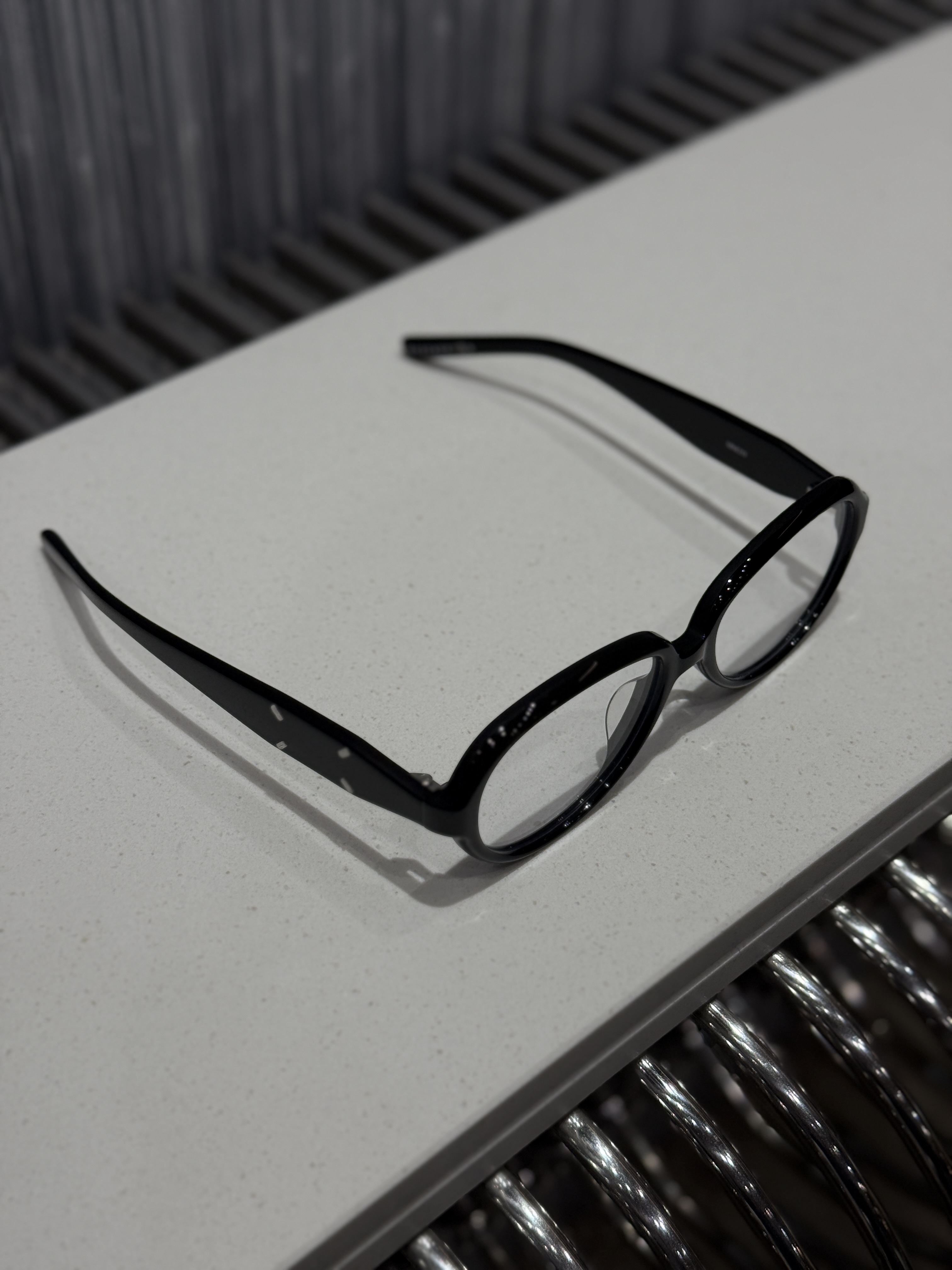 Gentle Monster x Maison Margiela MM212 Black Clear 착용 스타일 - 3