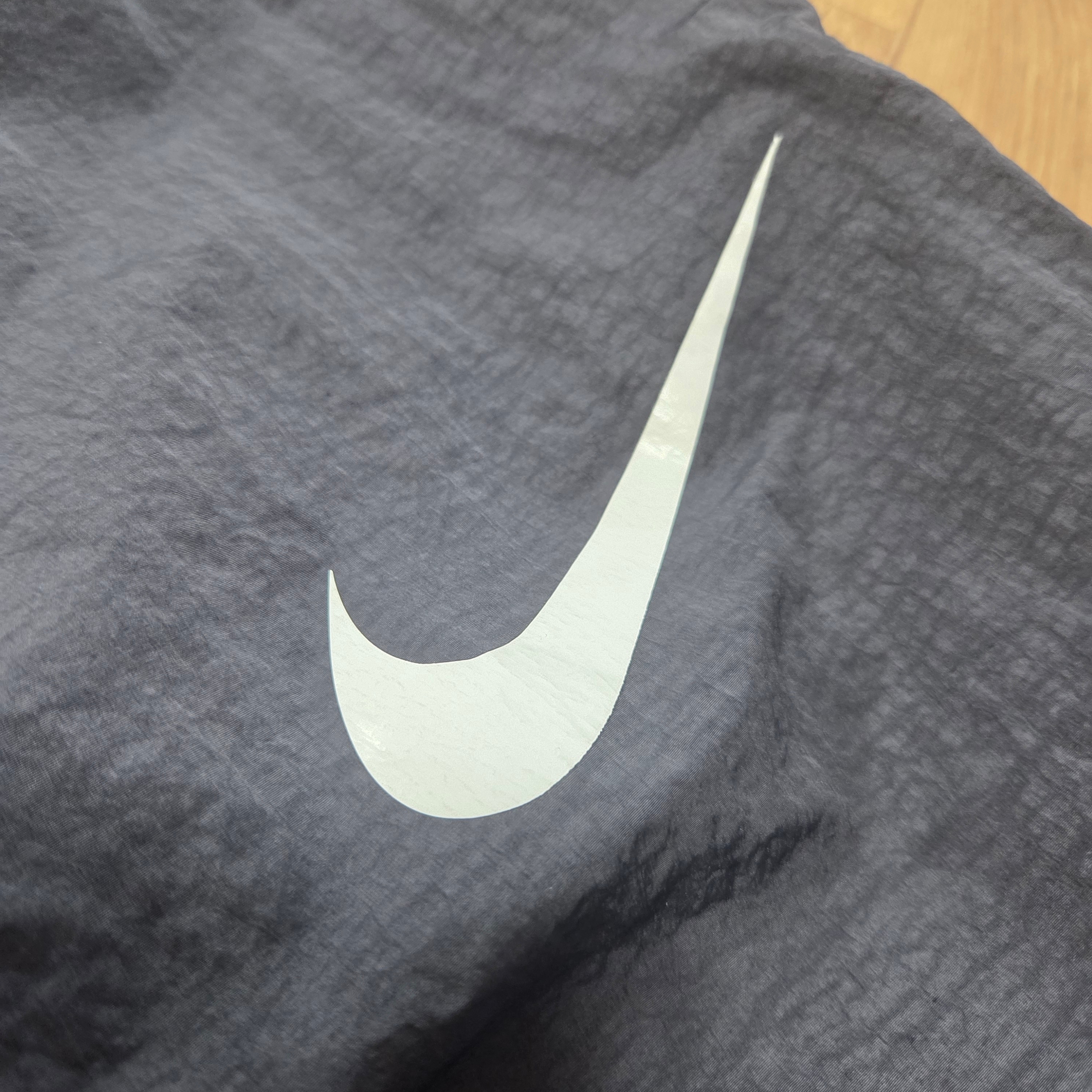Nike x Stussy Beach Pants Off Noir 착용 스타일 - 4