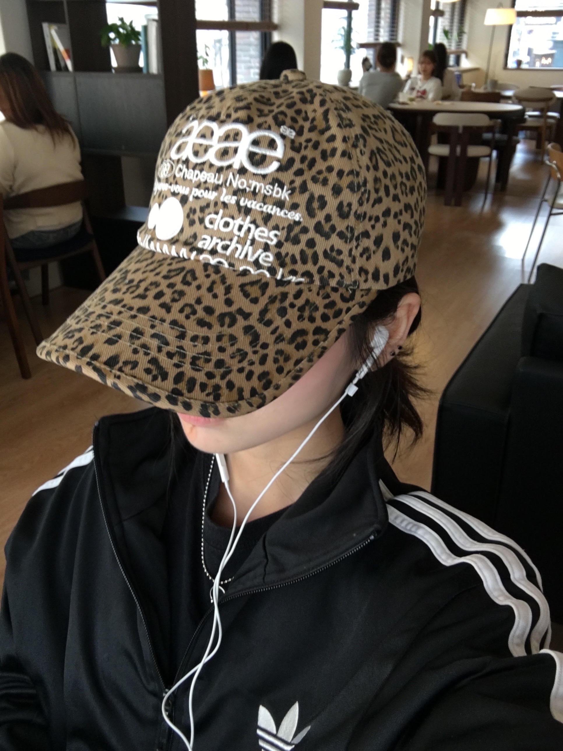 AEAE Web Logo Leopard Cap Khaki, AEAE Web Logo Leopard Cap Mustard 착용 스타일