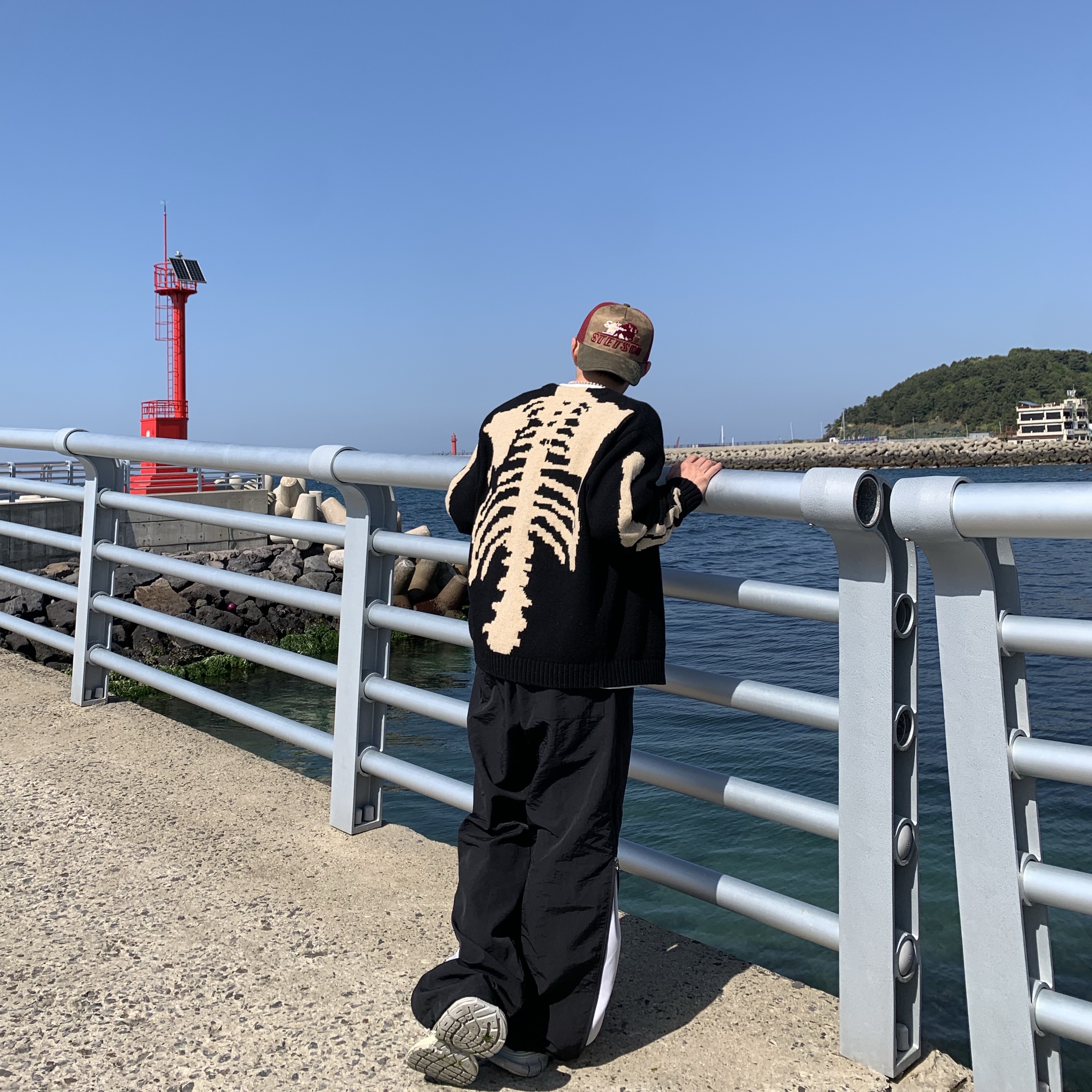 Kapital 5G Wool Bone Short Cardigan Black, Balenciaga 3XL Sneakers Light Beige 착용 스타일 - 1