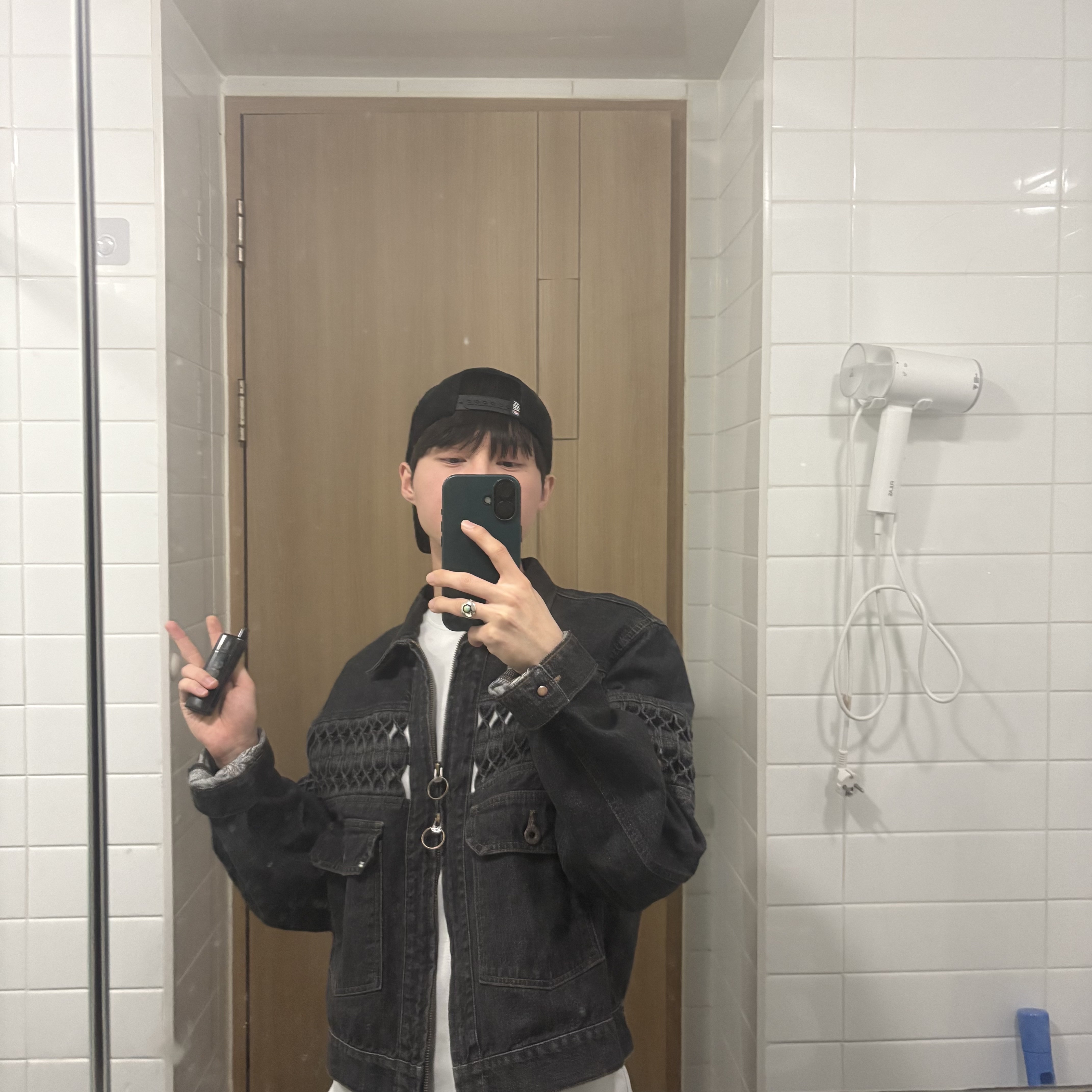 Kapital 11.5 oz. Black Denim Gypsy Driller Jacket Processing 착용 스타일