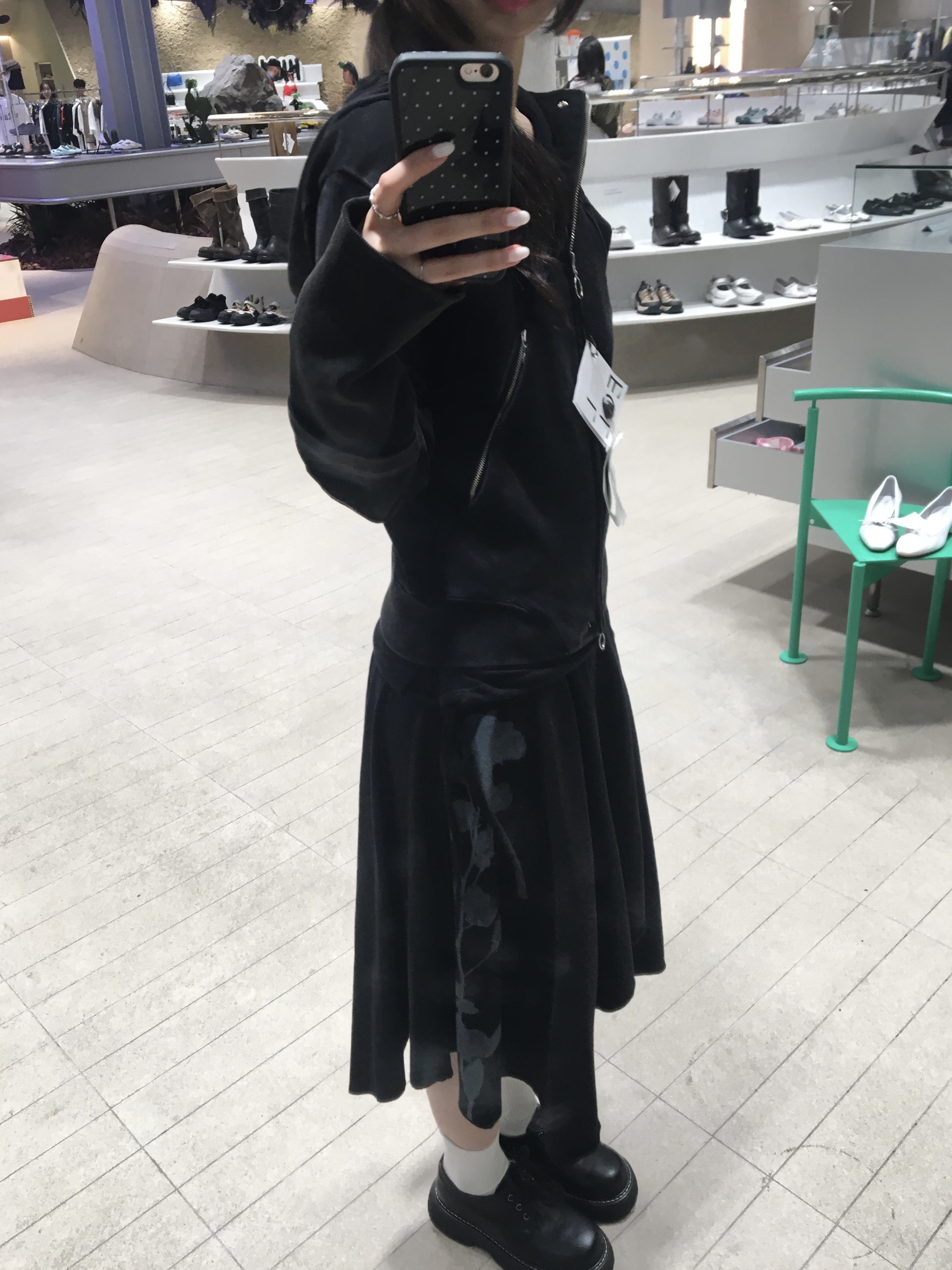 (W) Mischief Rhombus Punching Hoodie Zip Up Washed Black 착용 스타일 - 2
