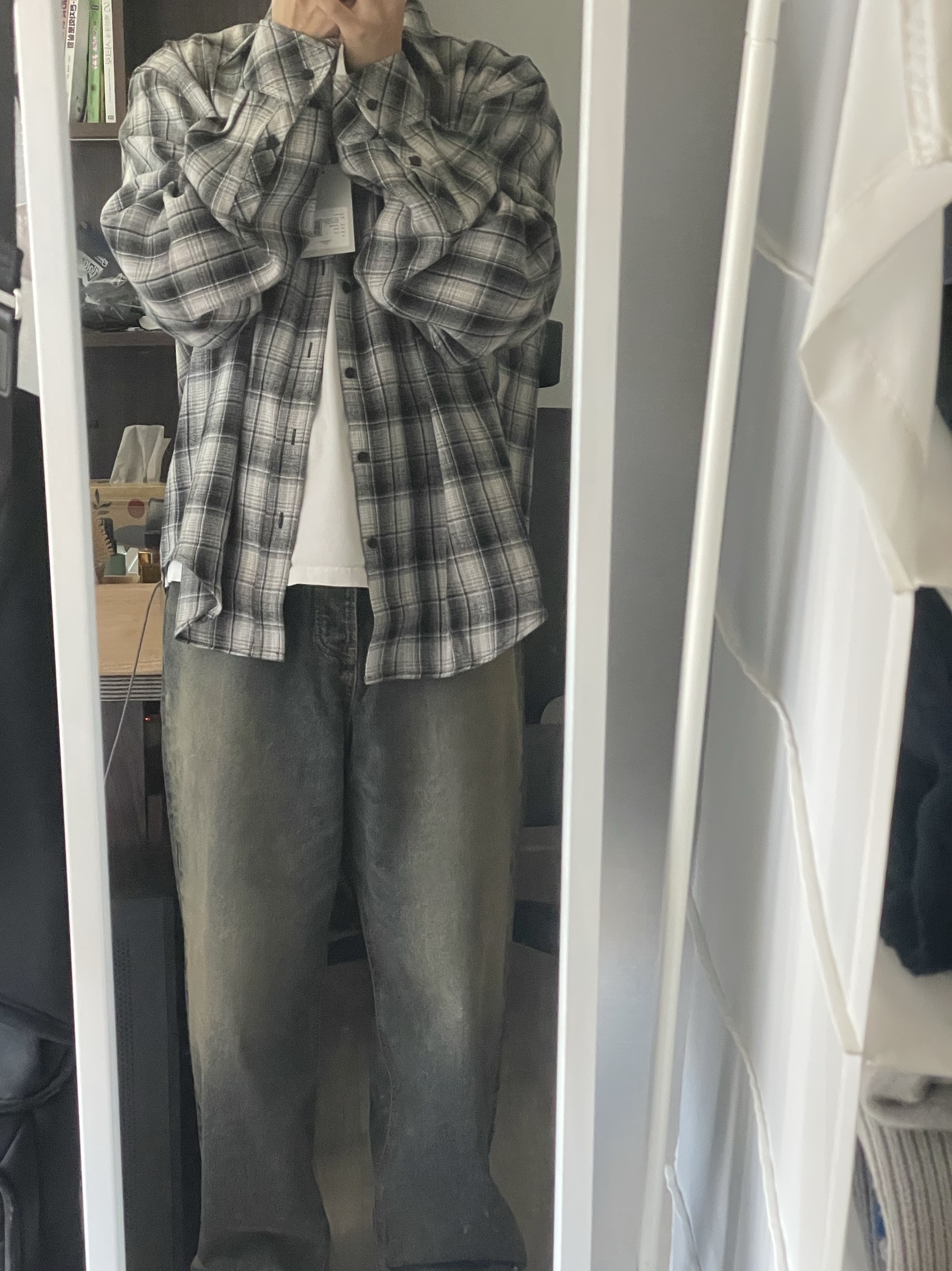 Undermycar Mu.26 Anti Fxxking Logo Play Brush Washed Wide Jeans Oil Blue 착용 스타일 - 2