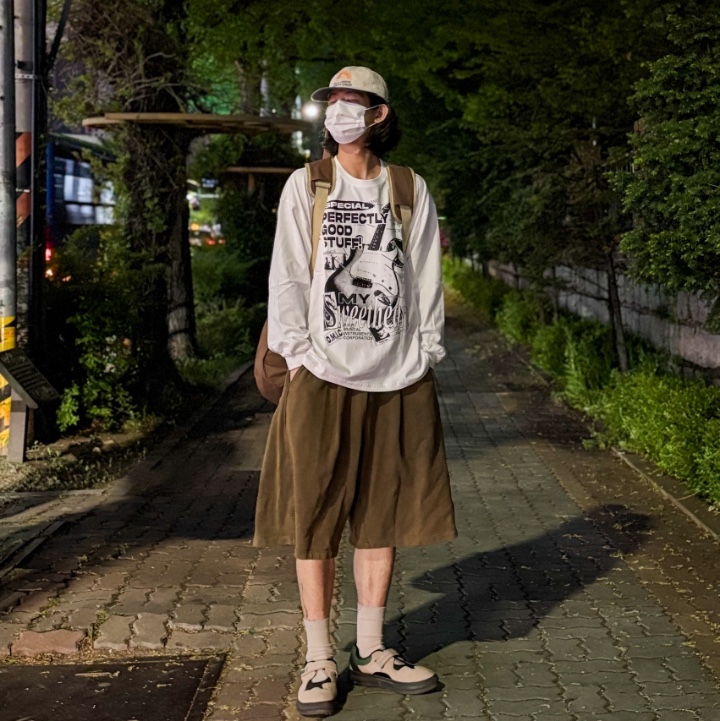 DEFYCLUBROBBERS My Companion Long Sleeve Stratocaster White 착용 스타일 - 1