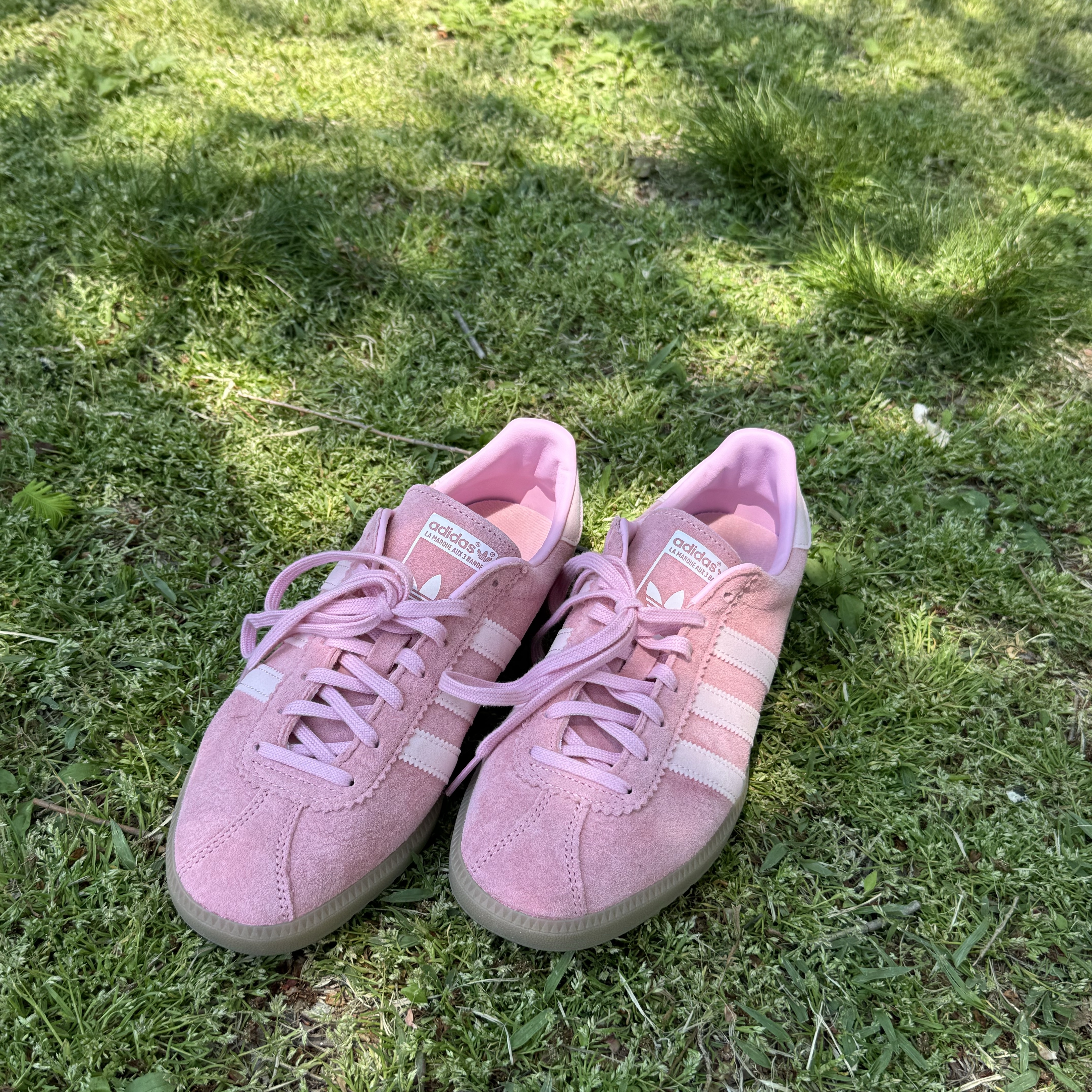 Adidas Bermuda Glow Pink 착용 스타일
