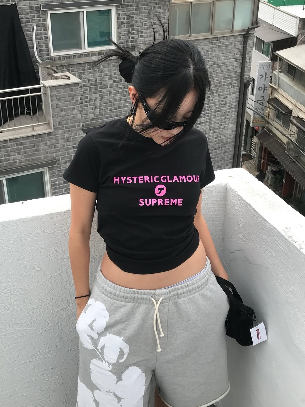 Supreme x Hysteric Glamour Baby T-Shirt Black - 24FW, Denim Tears The Cotton Wreath Shorts Grey 착용 스타일 - 2