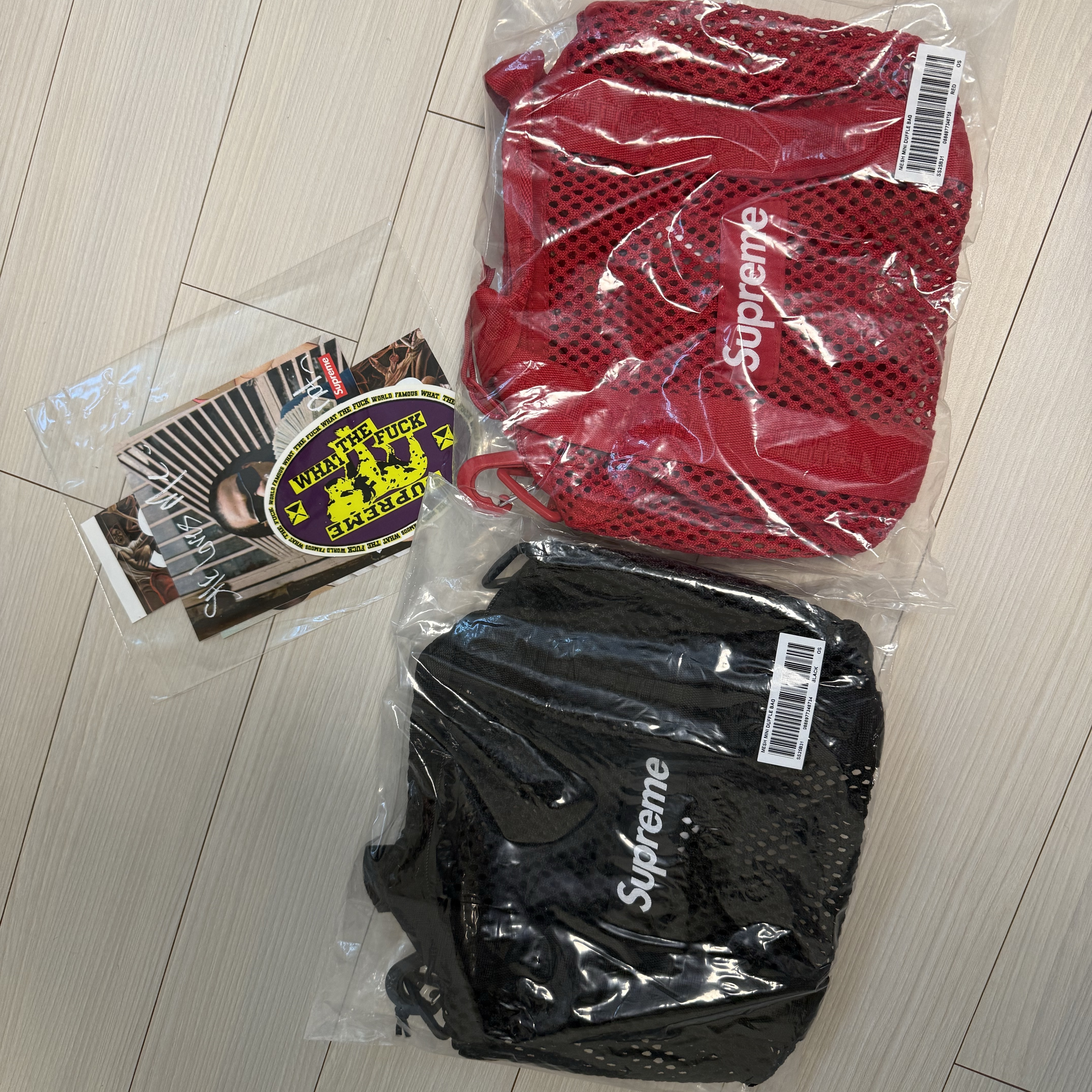 Supreme Mesh Mini Duffle Bag Red - 25SS, Supreme Mesh Mini Duffle Bag Black - 25SS 착용 스타일