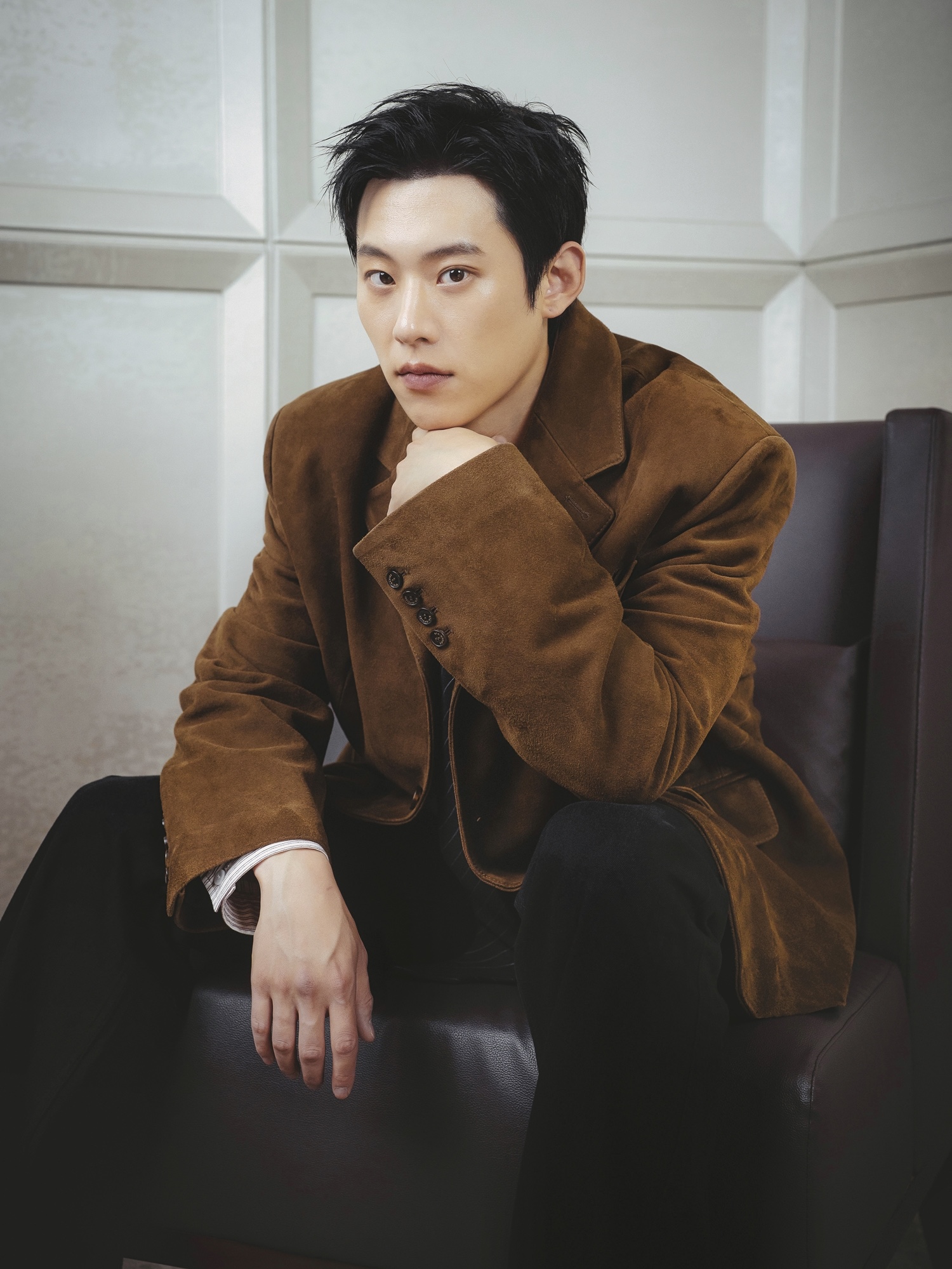 STU Embroidery Stripe Shirt Coral, STU Goat Suede Blazer Brown 착용 스타일 - 1