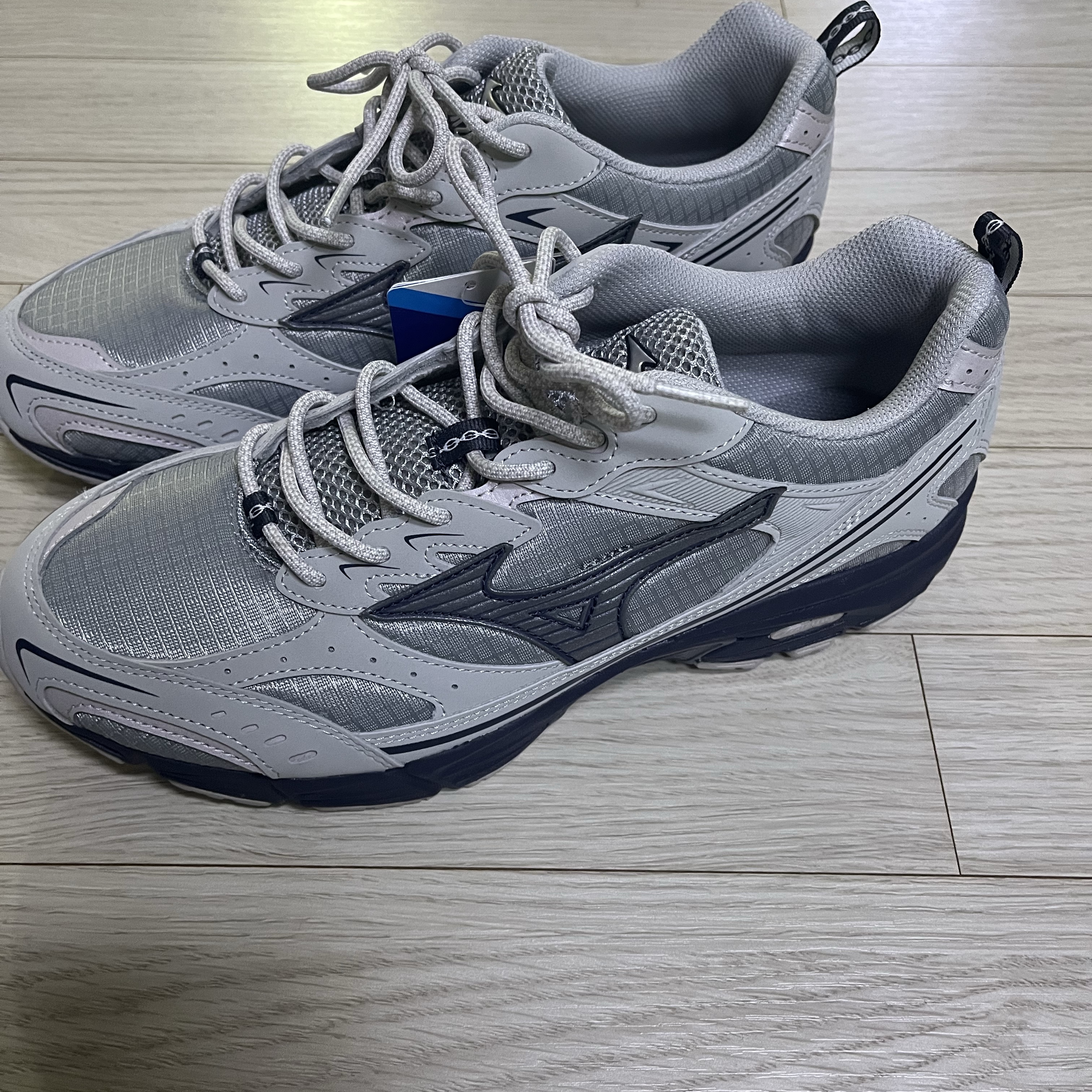 Mizuno MXR Ultimate Gray Quiet Shade Graphite 착용 스타일