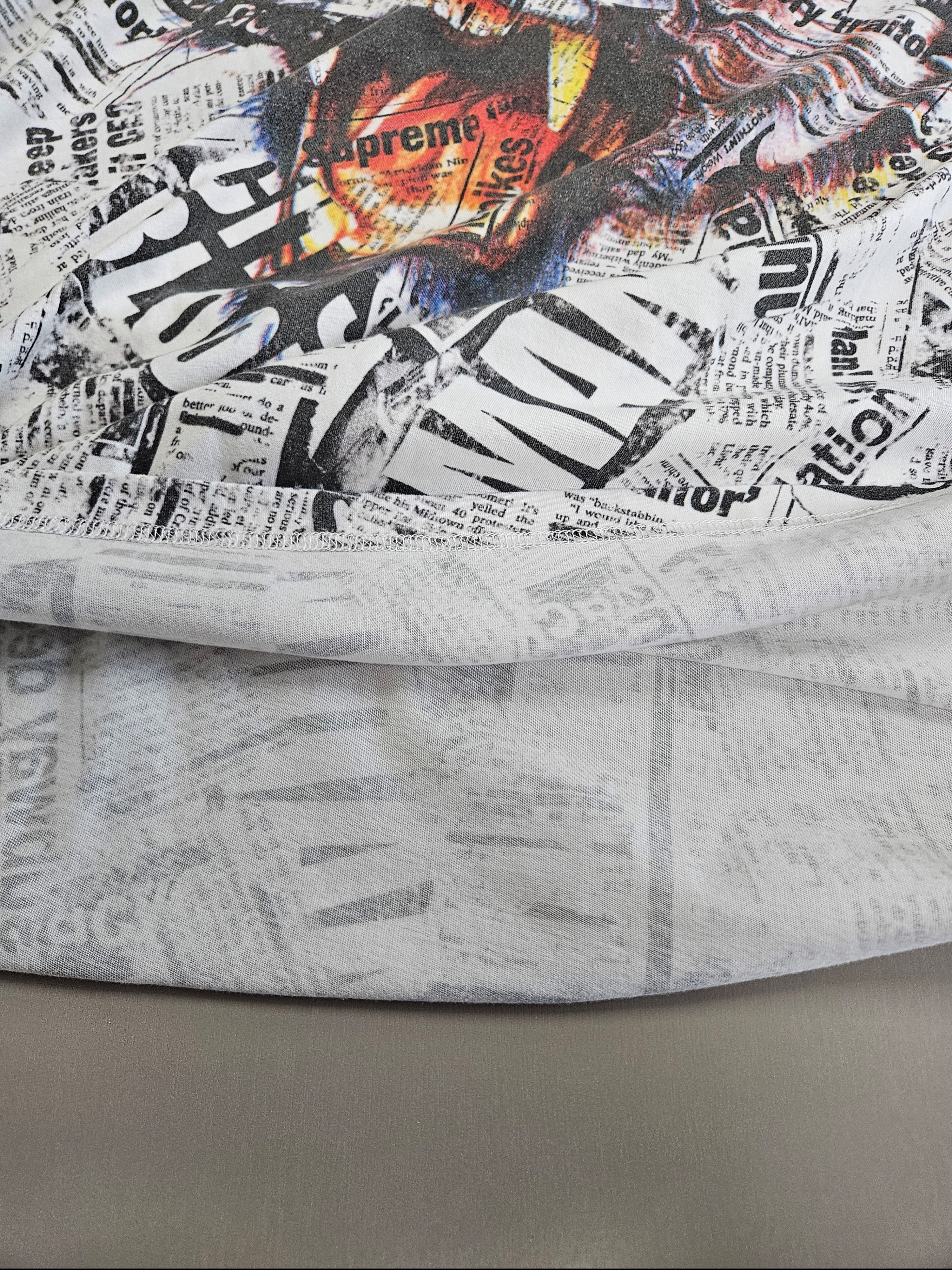 Supreme Newspaper S/S Top White - 25SS 착용 스타일 - 5