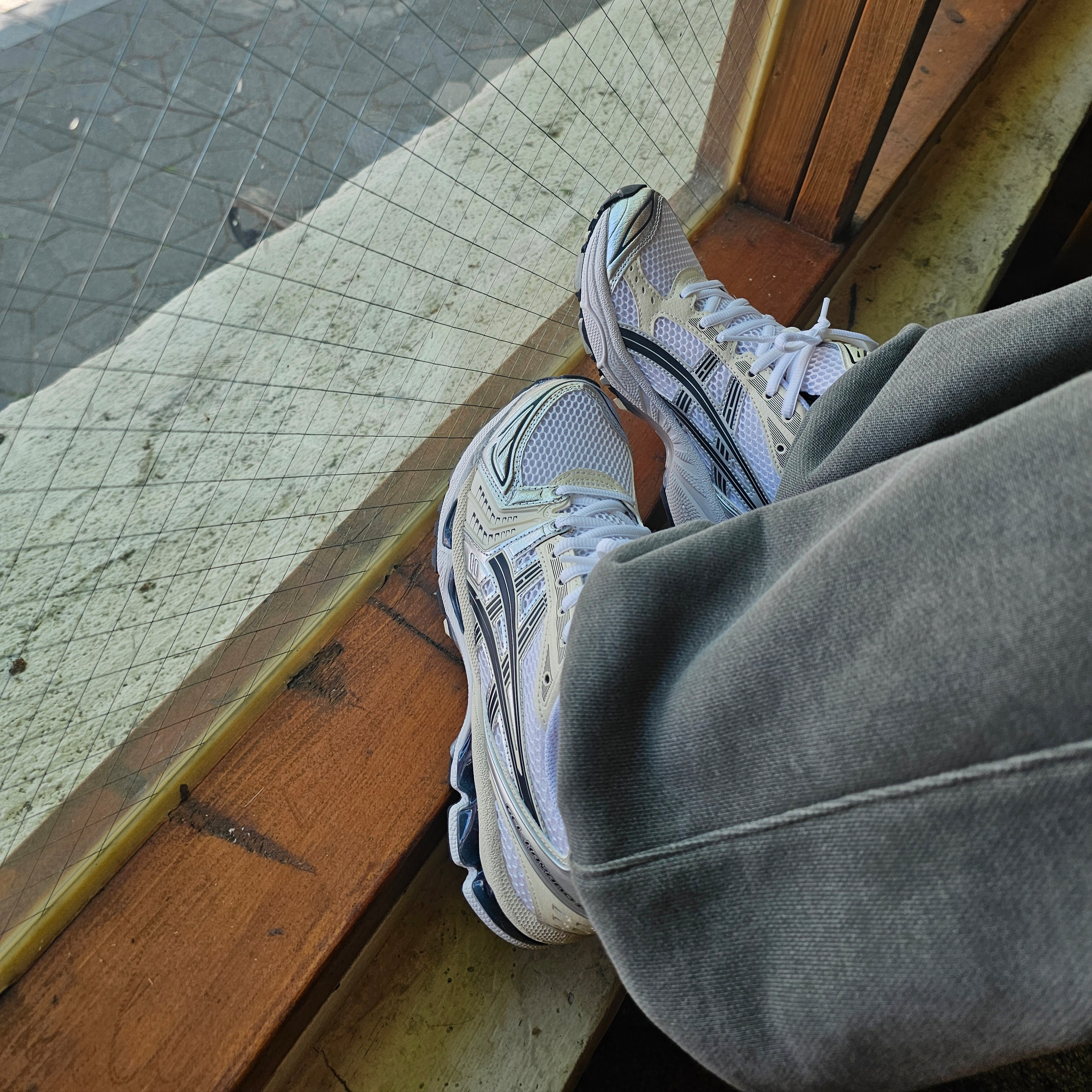 (W) Asics Gel-Kayano 14 White Midnight 착용 스타일 - 3