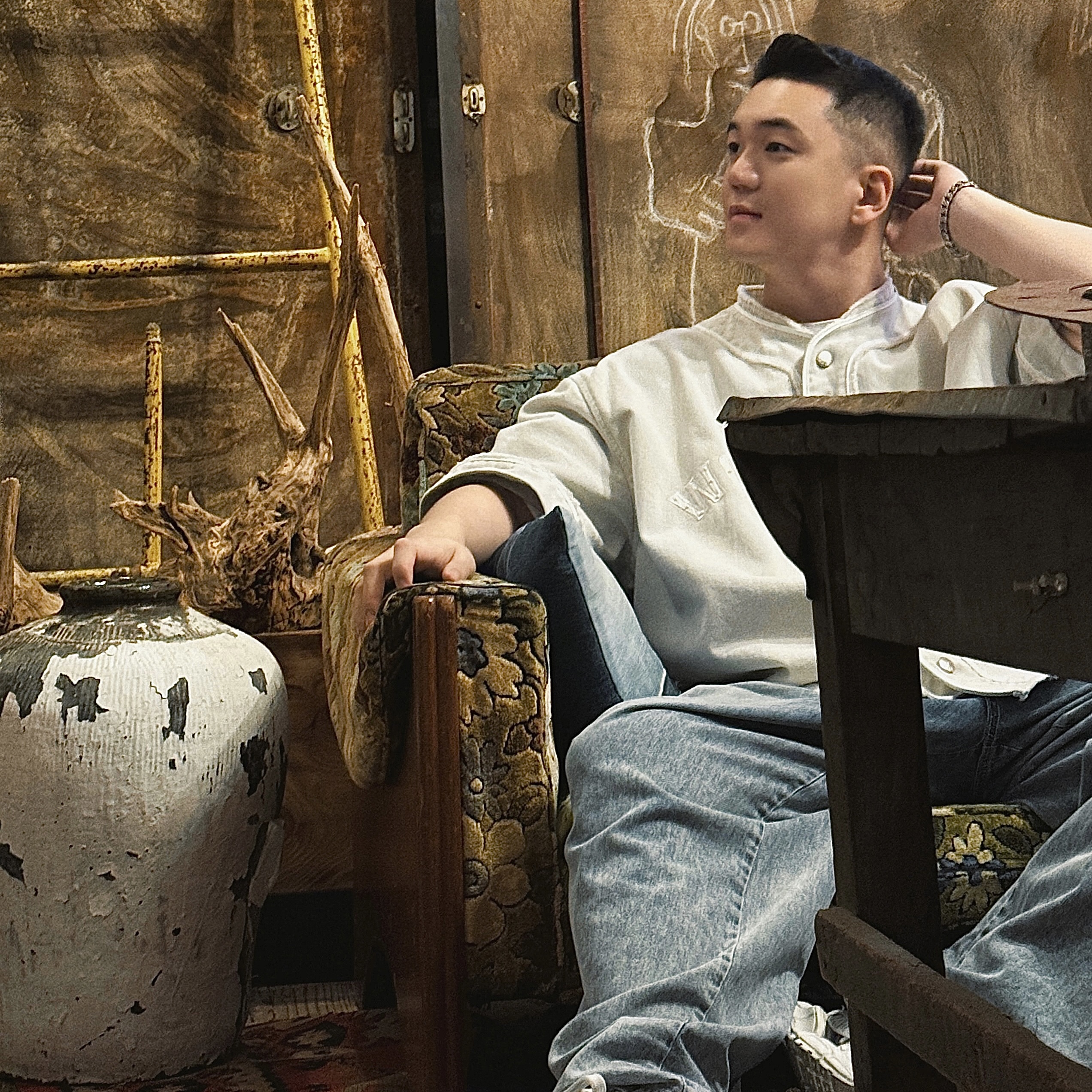 Wooyoungmi Baseball Logo Shirt Grey - 25SS, Wooyoungmi One Tuck Banding Denim Pants Blue - 25SS 착용 스타일 - 1