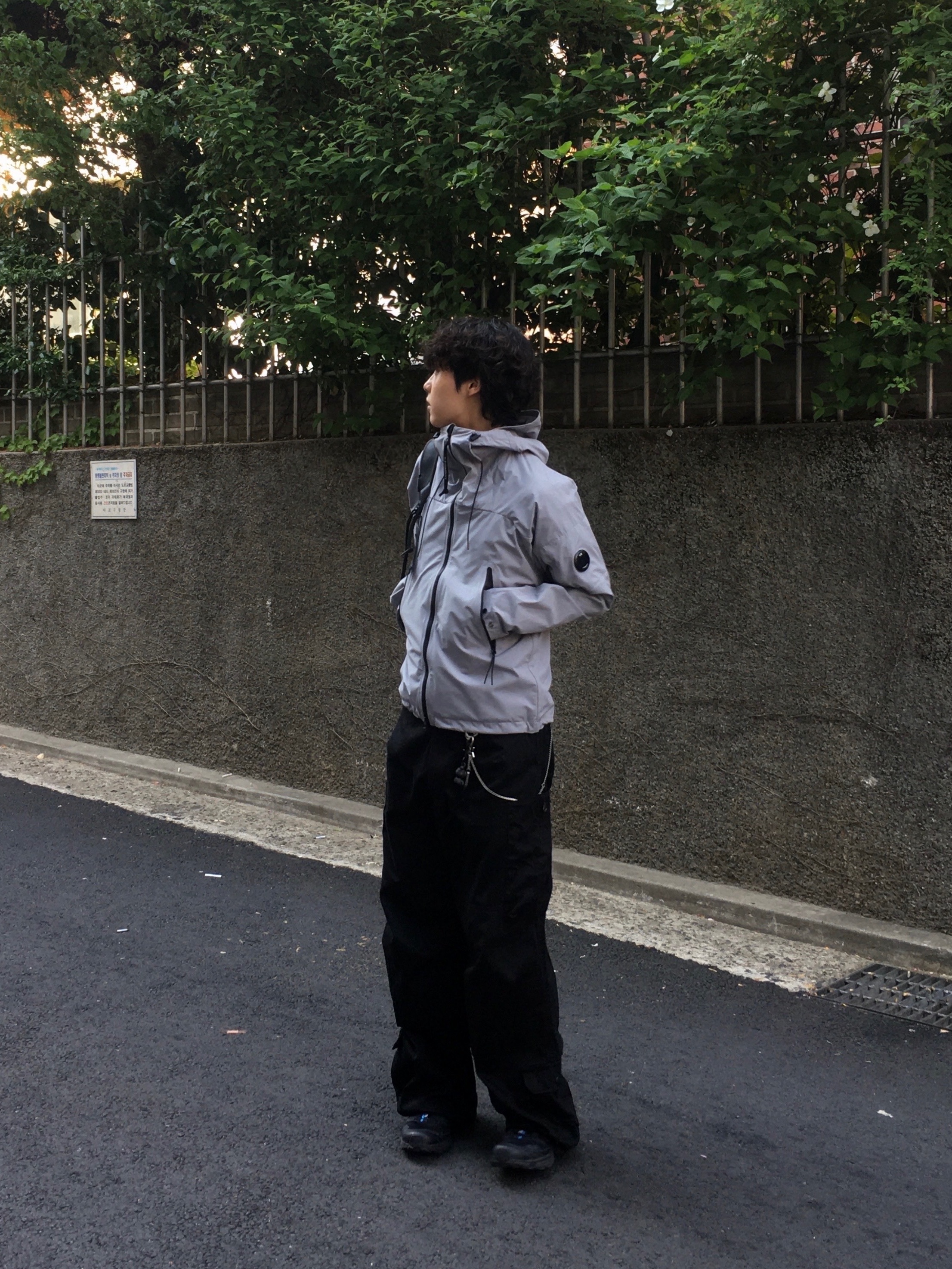C.P. Company Pro-Tek Hooded Jacket Drizzle Grey - 24SS, Salomon XT-6 ADV Black 착용 스타일 - 1