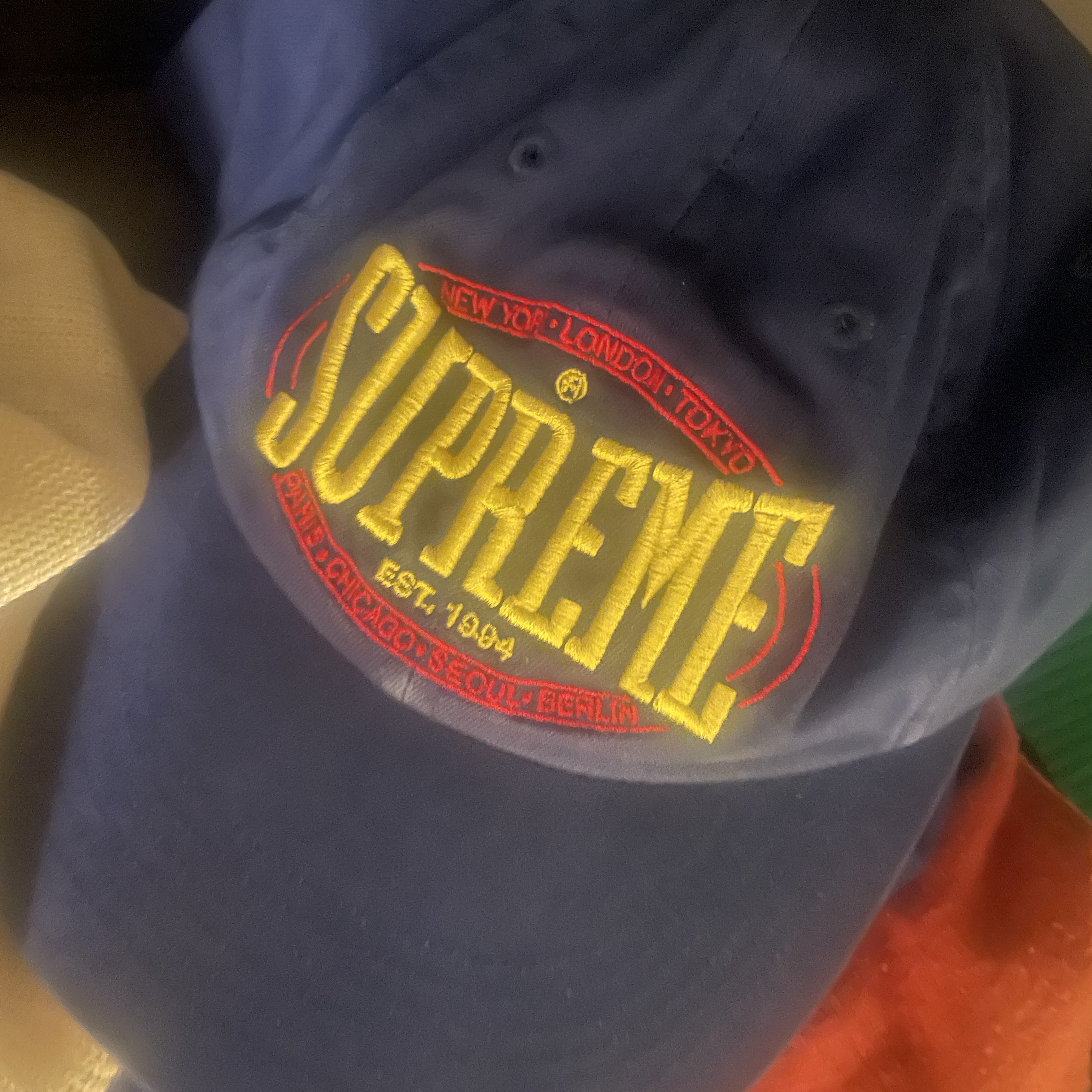 Supreme Warm Up 6-Panel Navy - 23FW 착용 스타일