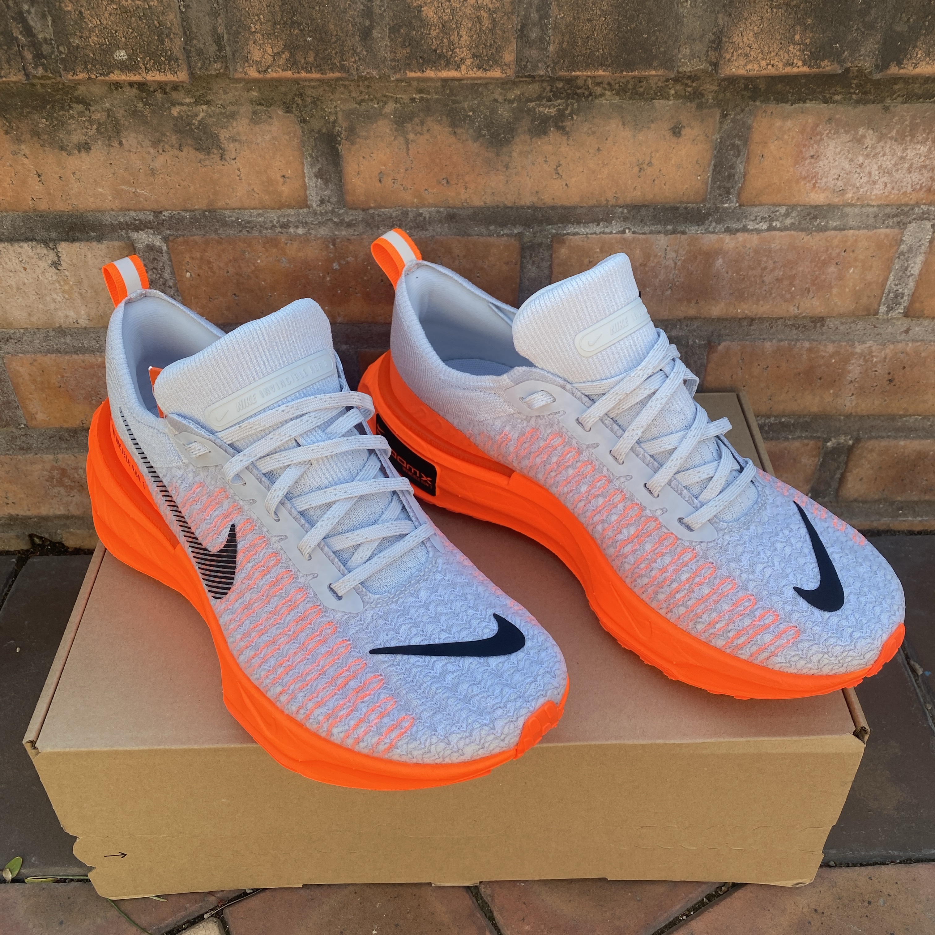 Nike ZoomX Invincible Run 3 Pure Platinum Cool Grey 착용 스타일 - 1