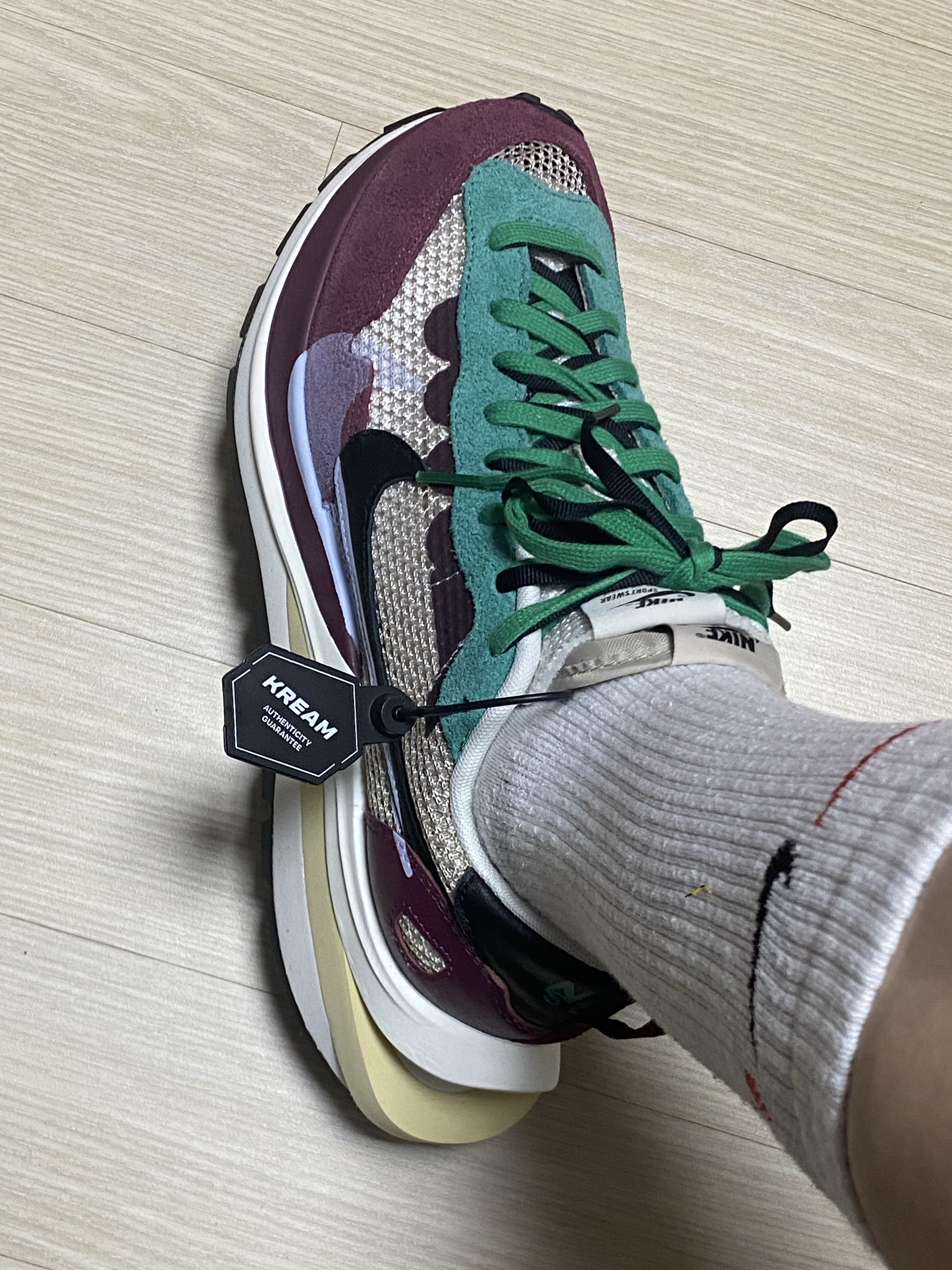 Nike x Sacai VaporWaffle String & Black Villain Red 착용 스타일