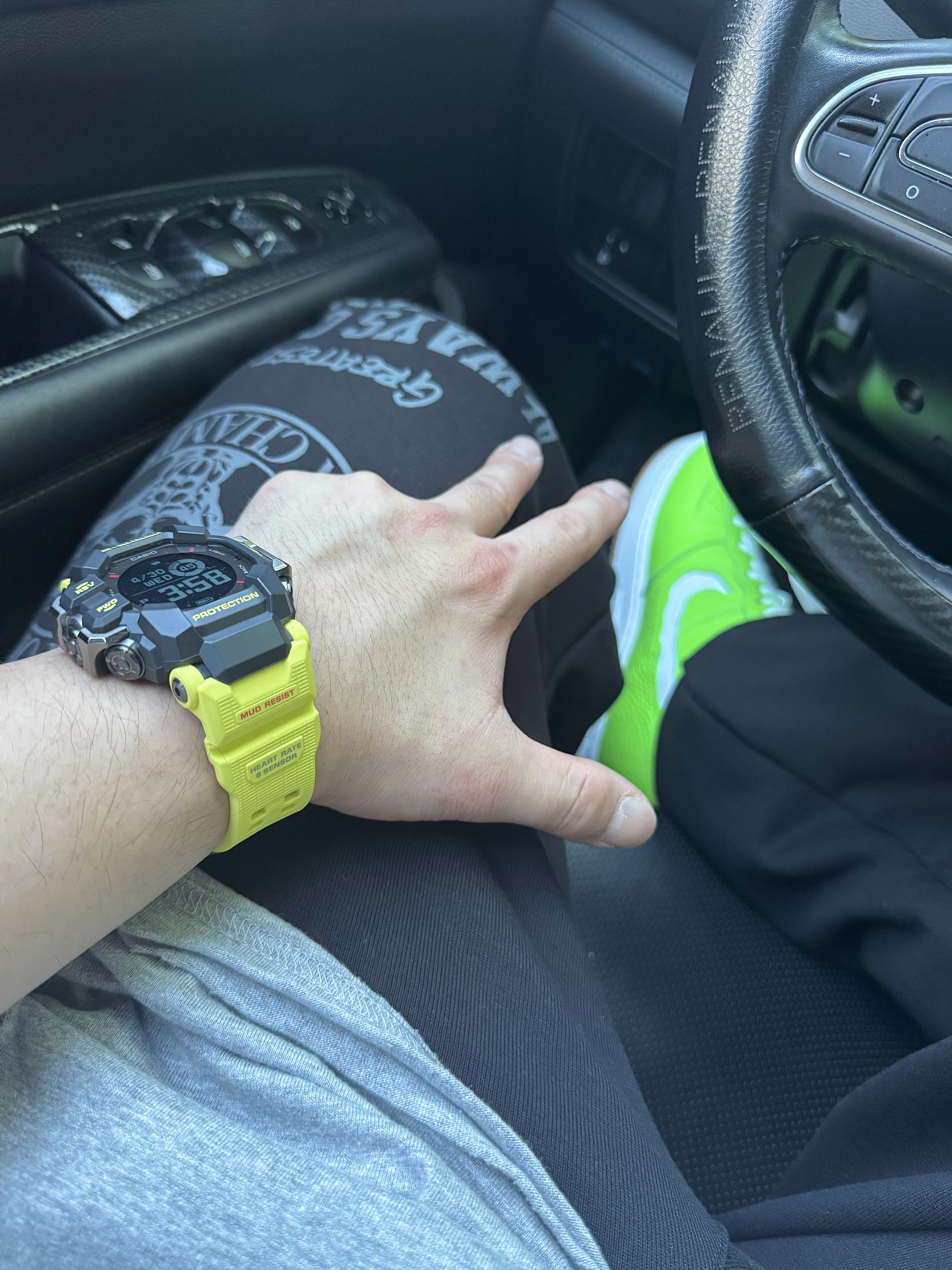 Nike Air Force 1 Low EVO Action Green Light Lemon Twist, HDEX Grow Jogger Sweat Pants 착용 스타일 - 2