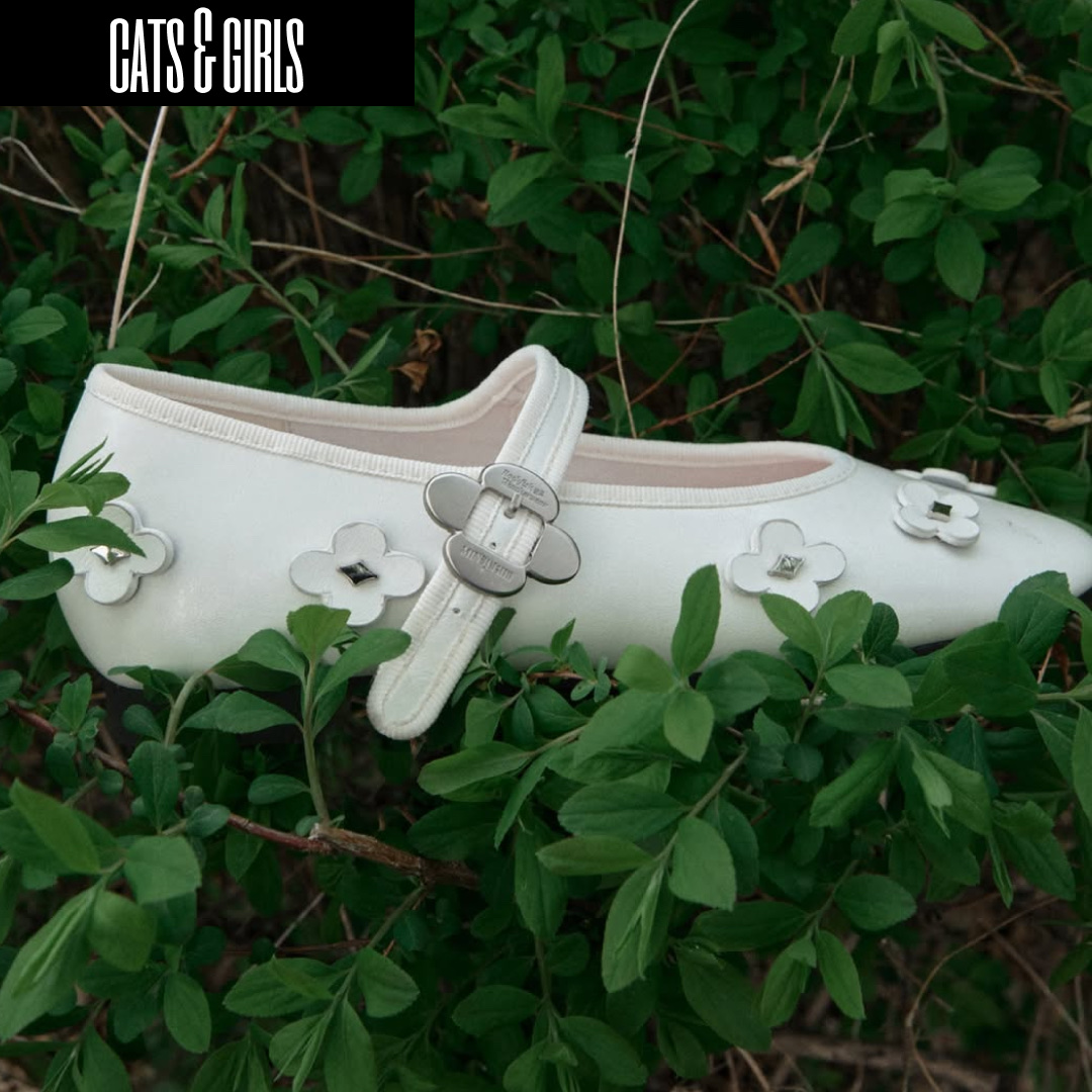 (W) Rockfishweatherwear x Minjukim Floral Shadow Clog Cream 착용 스타일 - 4