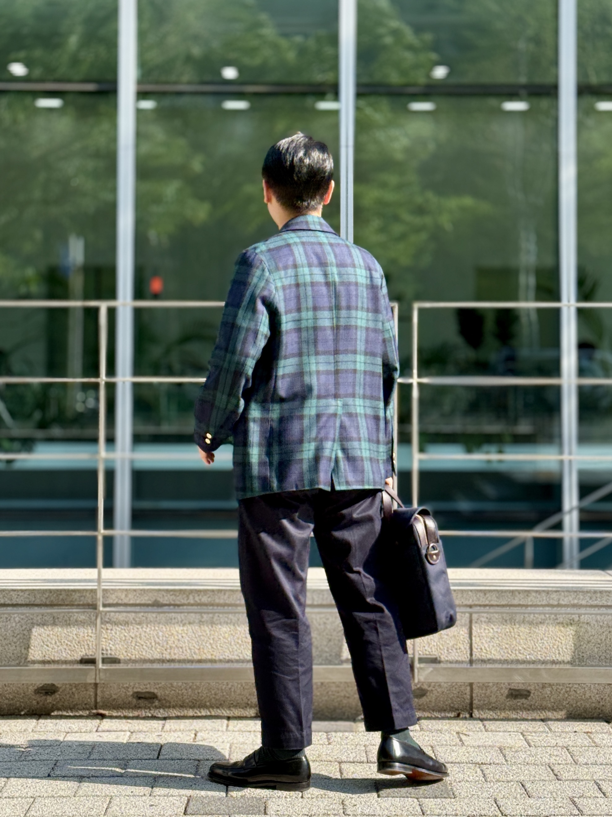 Filson Rugged Twill Original Briefcase Otter Green, AMI de Coeur Polo Shirt Black 착용 스타일 - 2