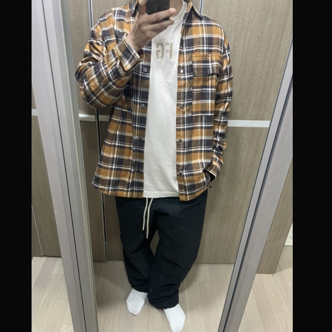 Essentials The Black Collection Relaxed Trousers Black - 23SS 착용 스타일