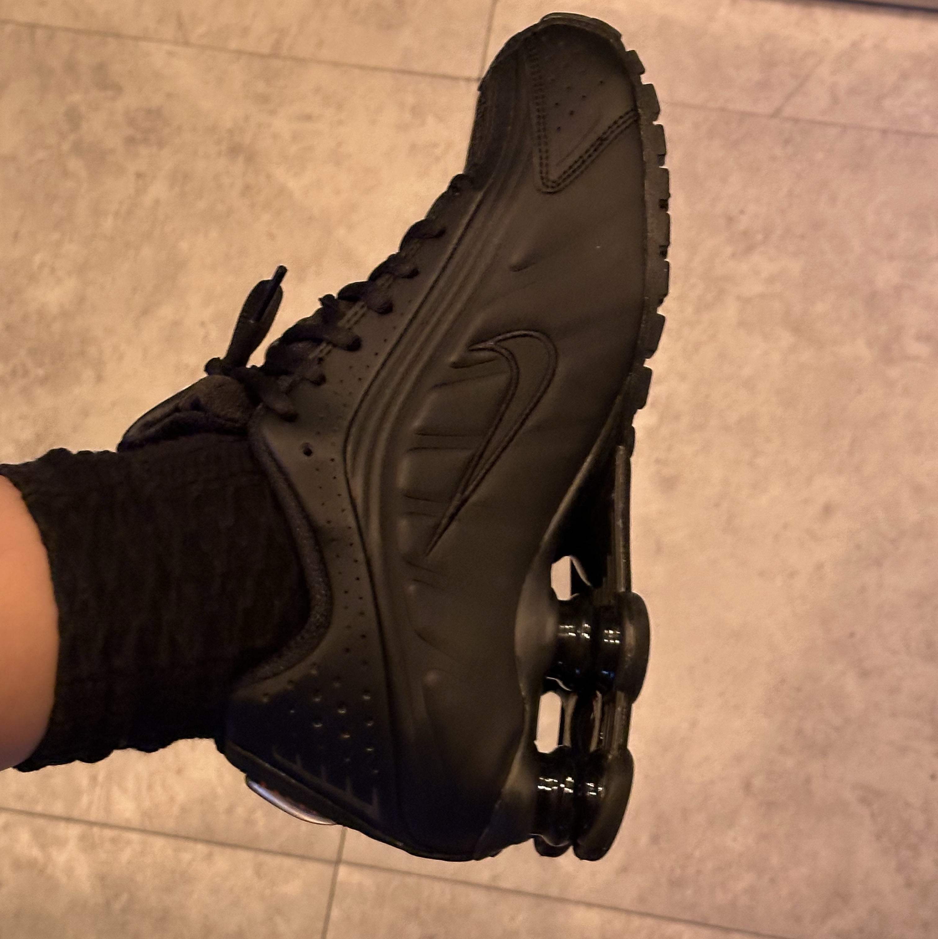 (W) Nike Shox R4 Black 착용 스타일 - 2