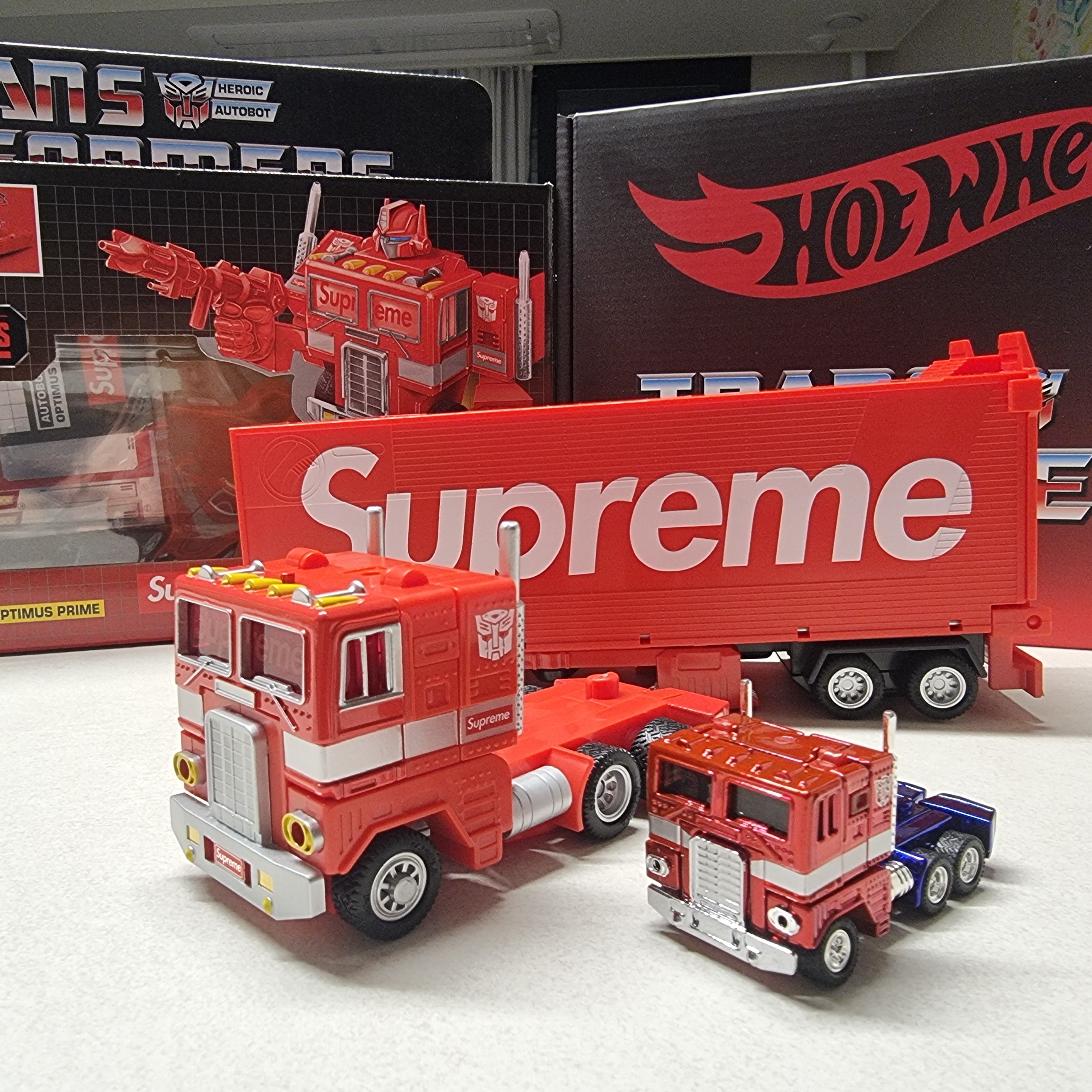Supreme x Transformers G1 Optimus Prime Figure Red - 25SS (Korean Ver.) 착용 스타일 - 2