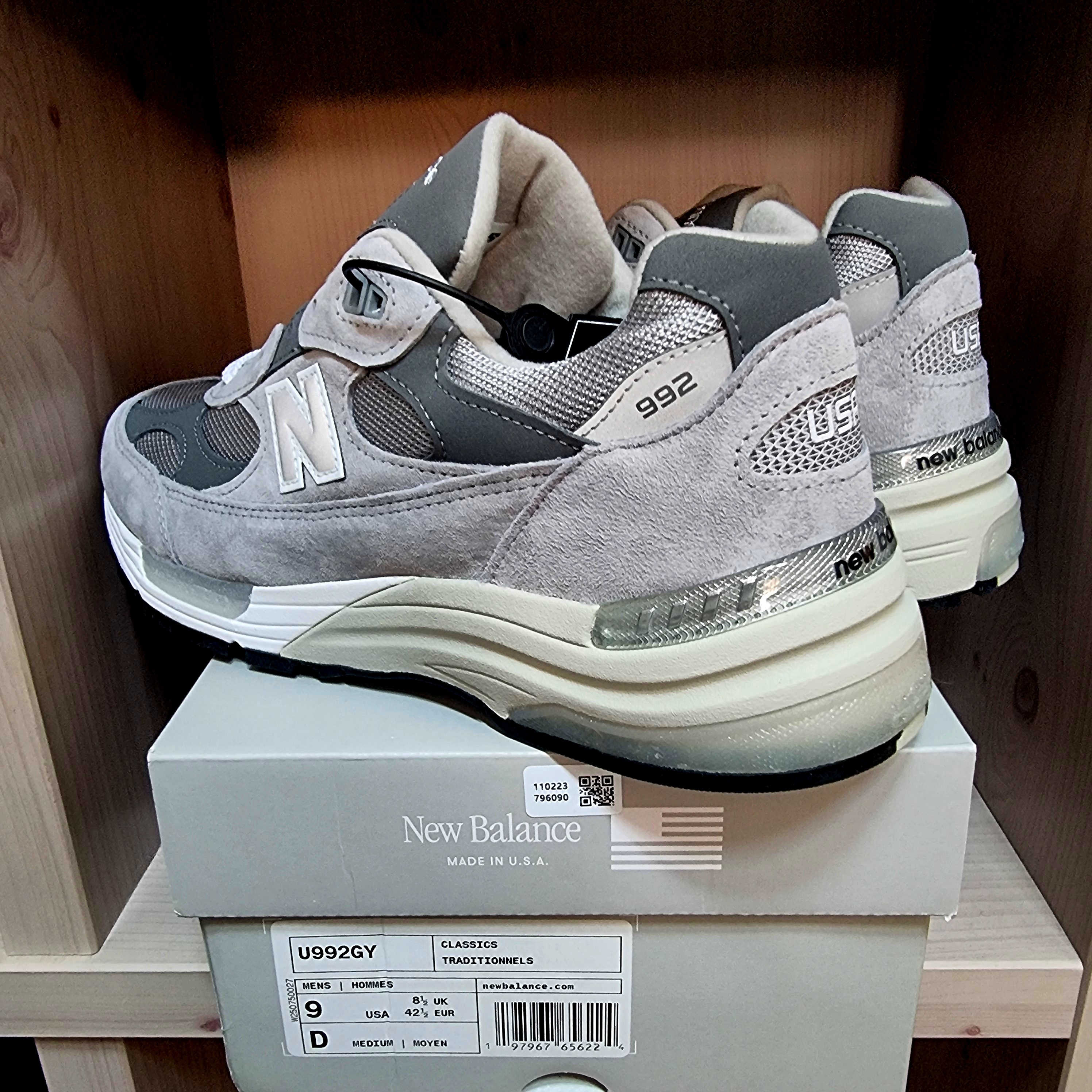 New Balance 992 Made in USA Core Grey Silver Metallic 착용 스타일