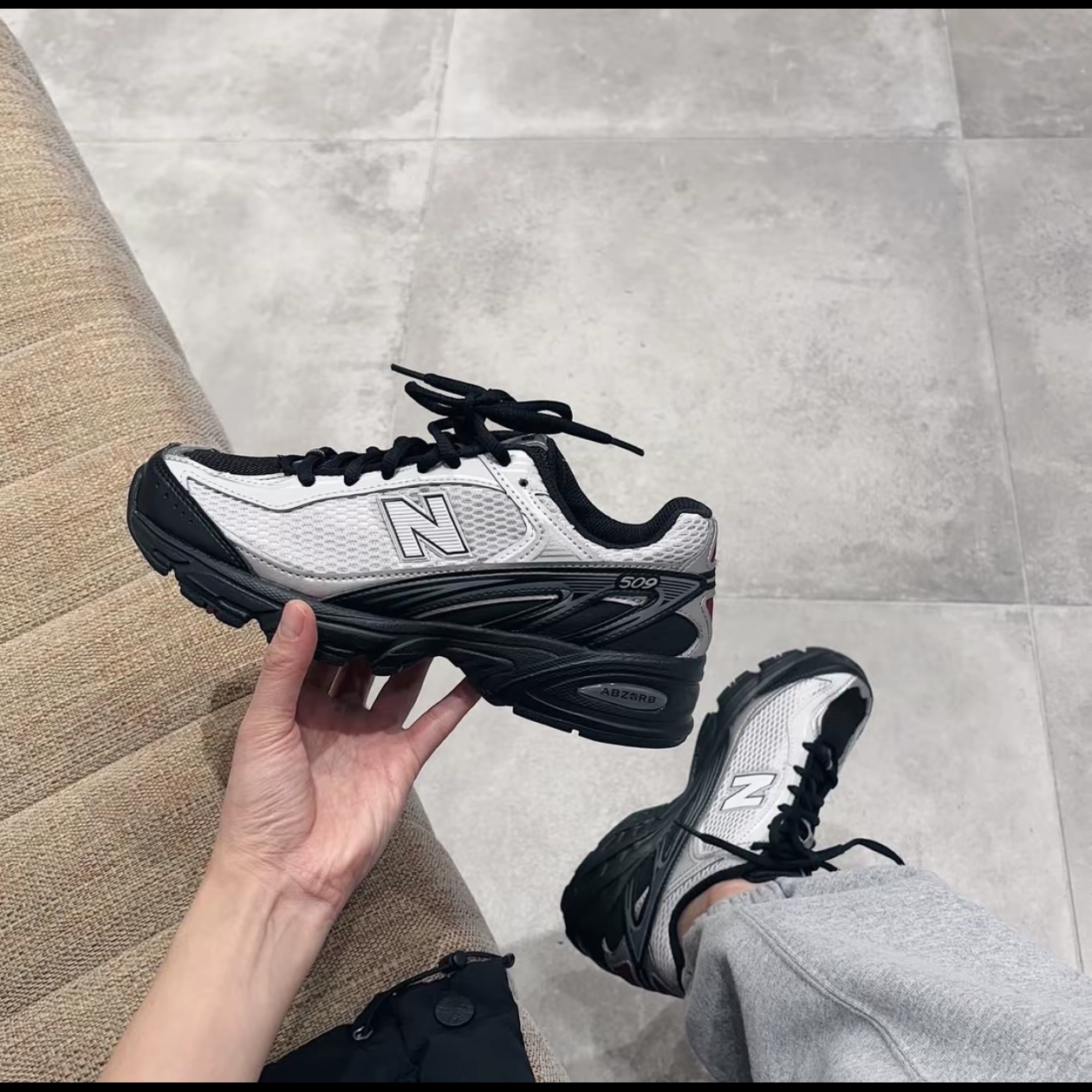 New Balance 509 Black Gray 착용 스타일