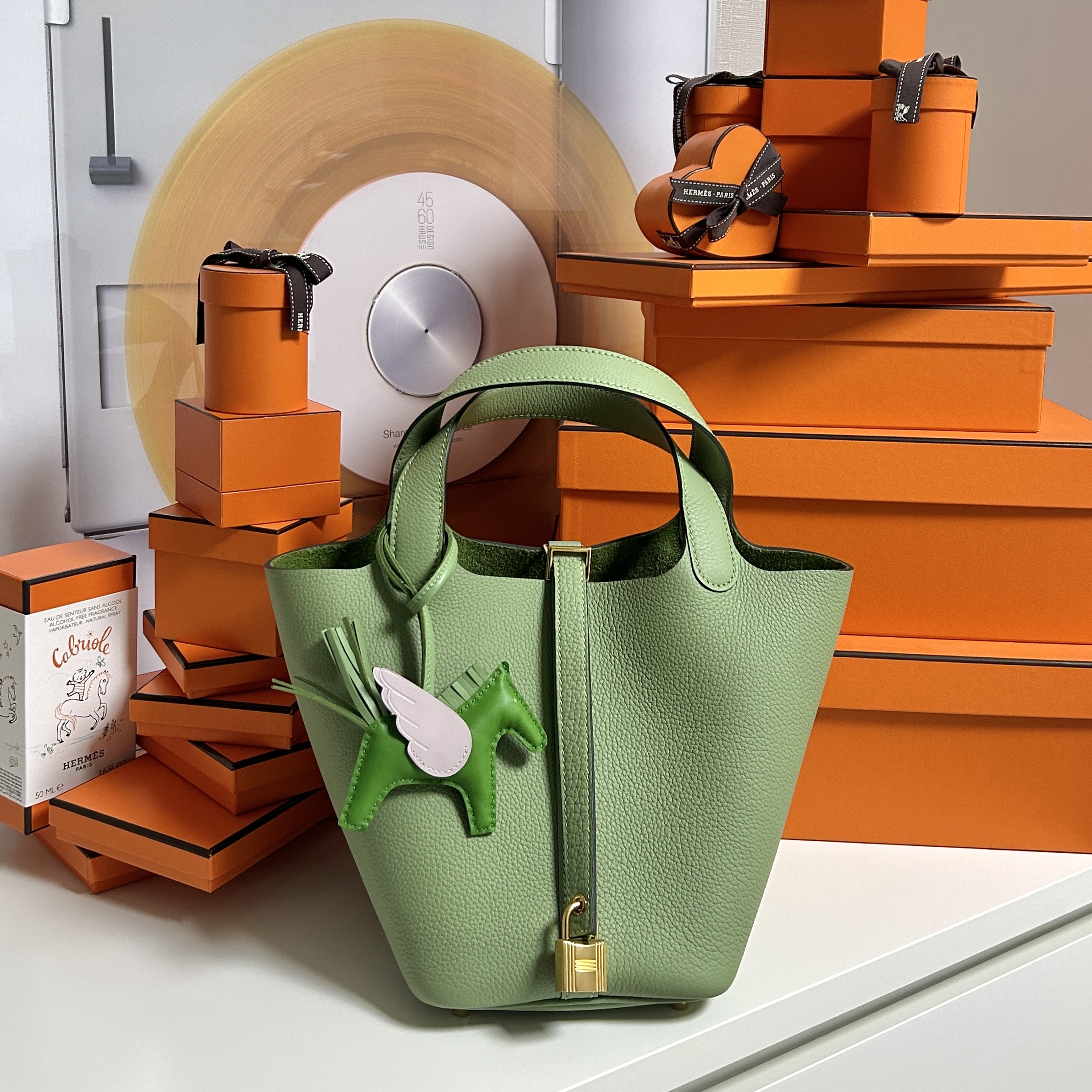 Hermes Picotin Lock 18 Bag Maurice & Gold Vert Criquet 착용 스타일