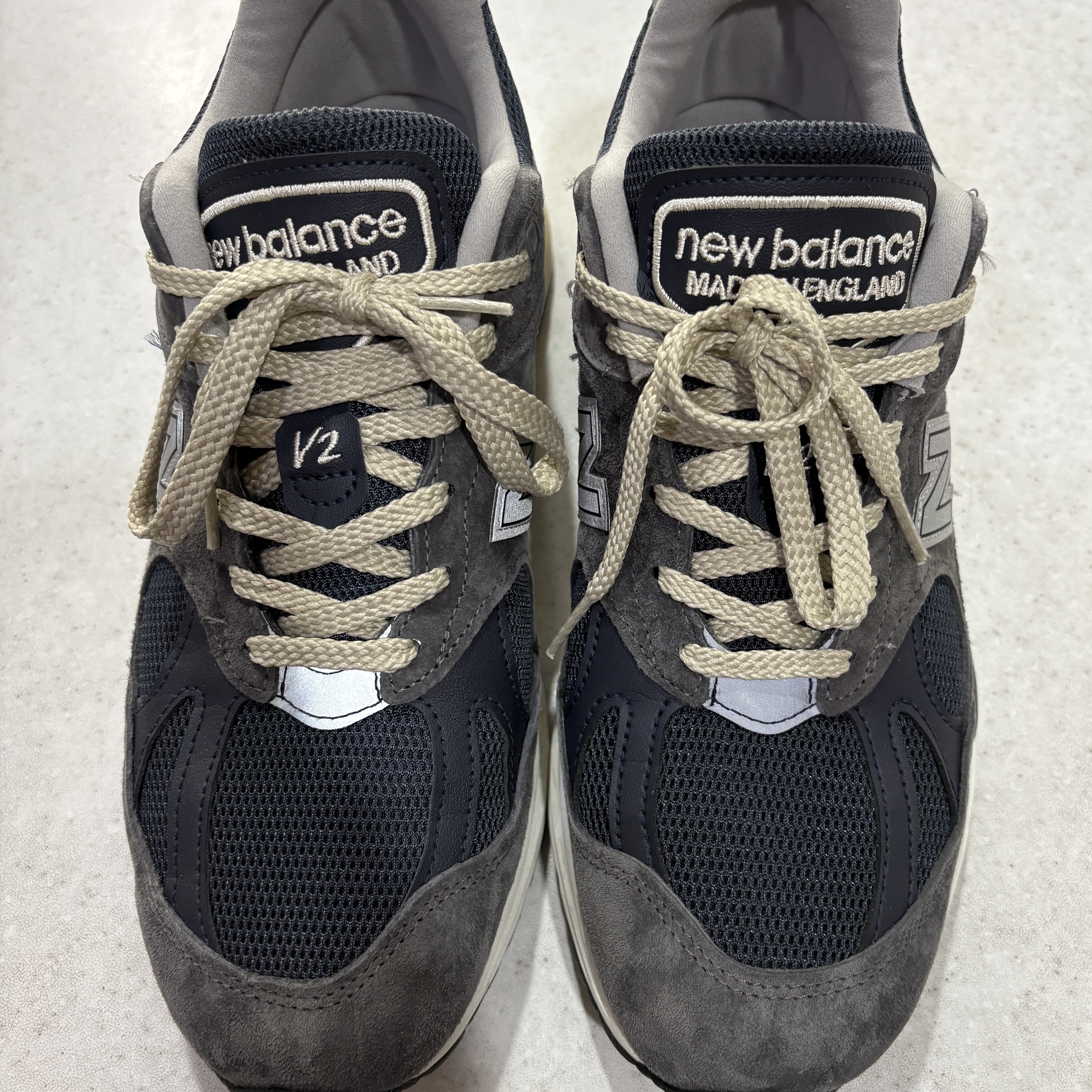New Balance 991v2 Made in UK Dark Gull Grey 착용 스타일 - 2