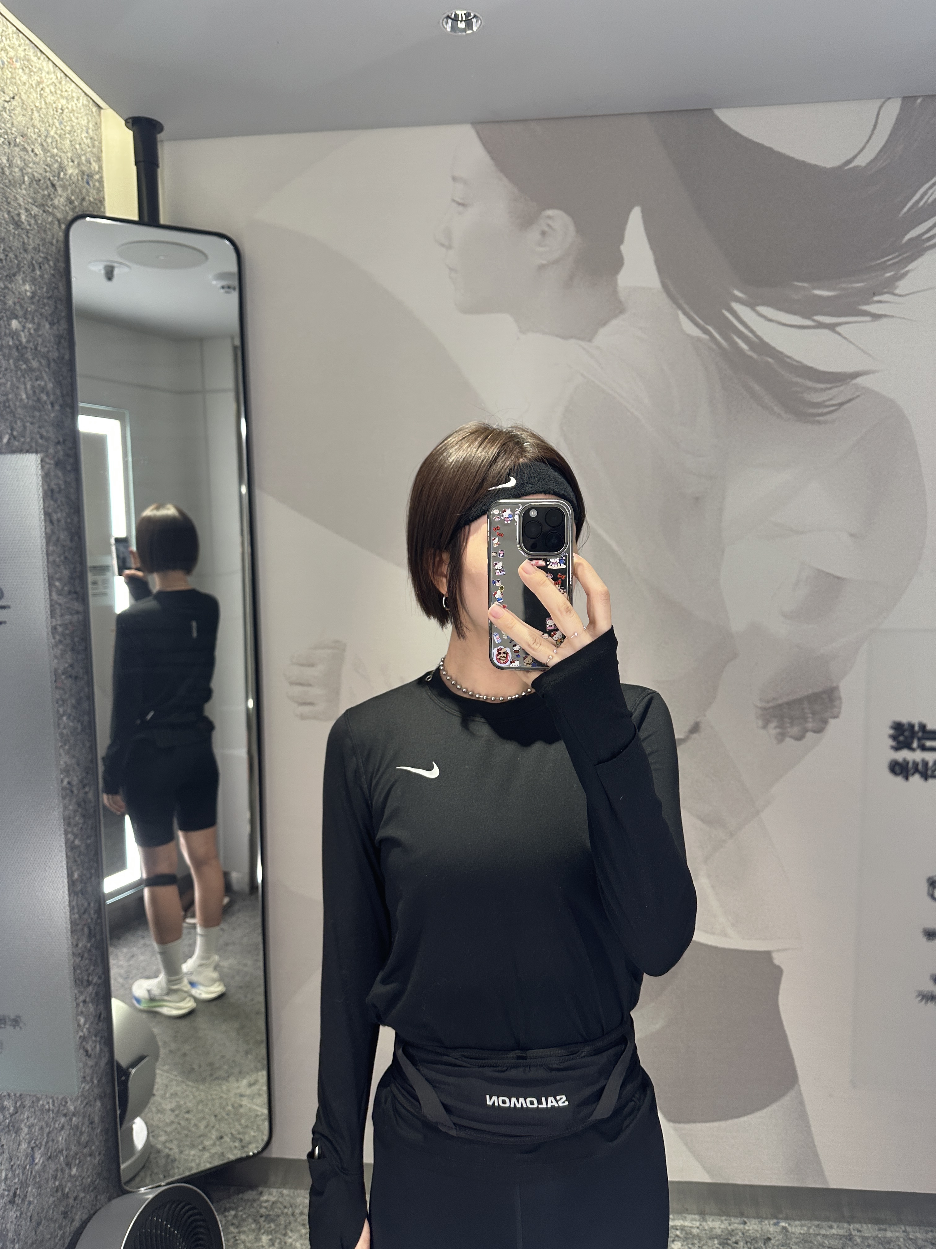 Nike Pro Patella Band Black, Salomon Pulse Belt Black 착용 스타일