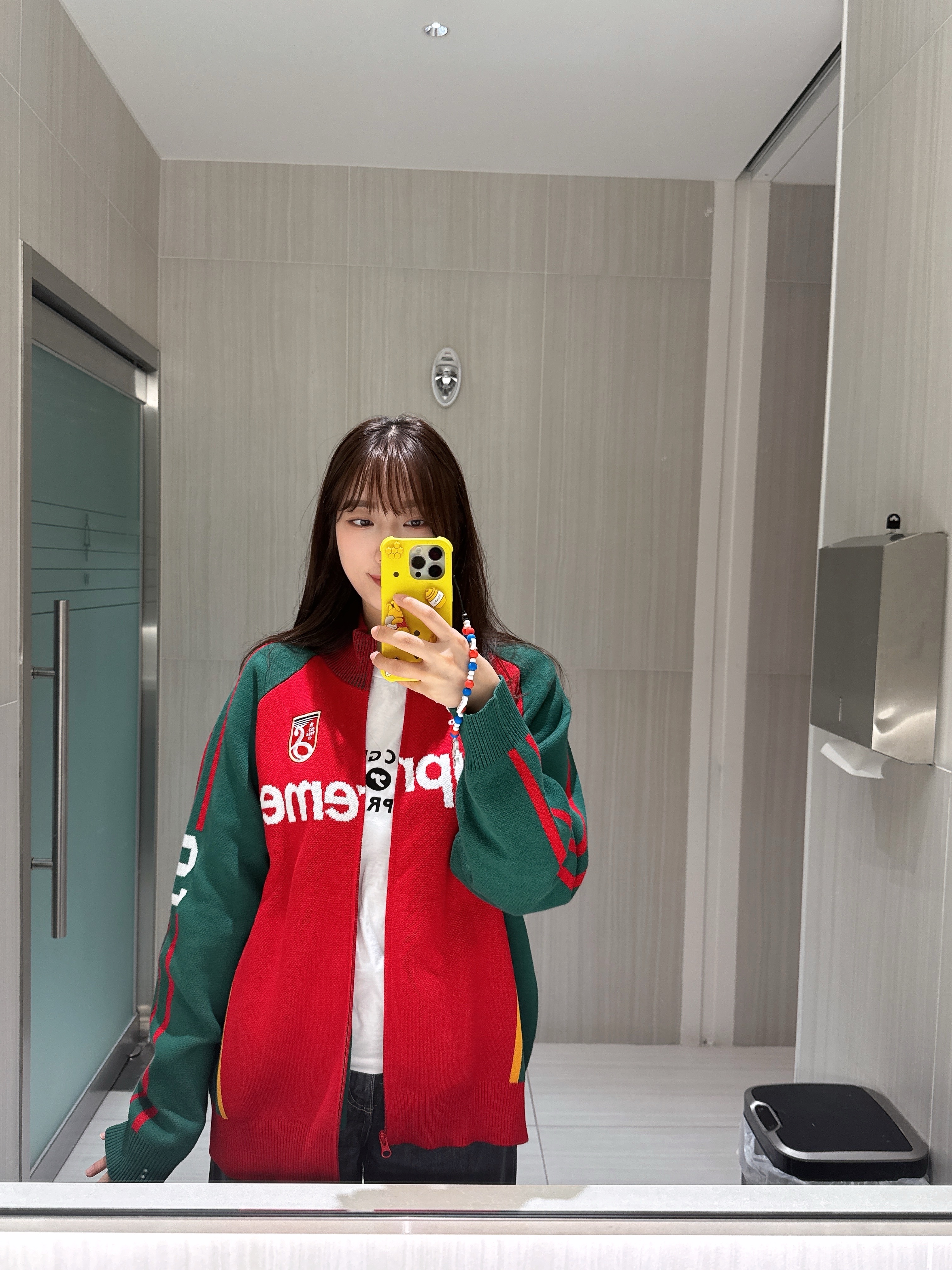 Supreme x Umbro Zip Up Sweater Red - 25SS, Supreme x Hysteric Glamour Baby T-Shirt White - 24FW 착용 스타일 - 1