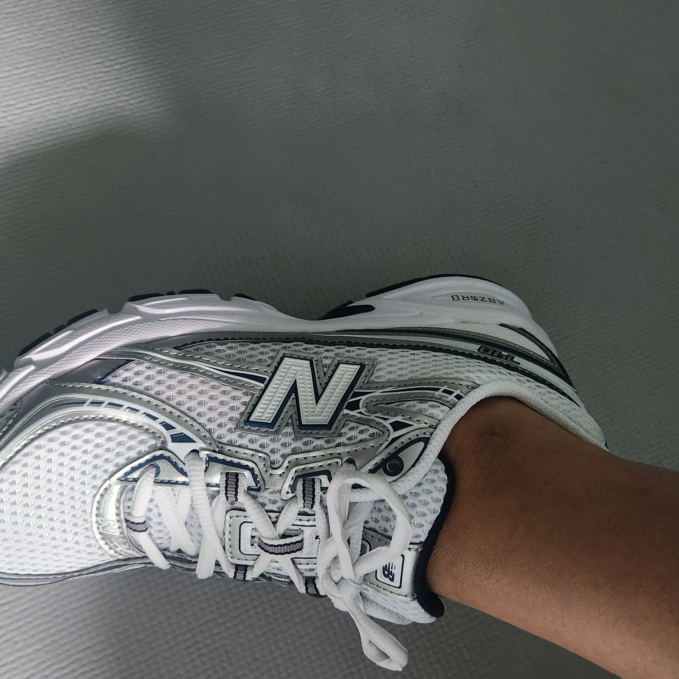 New Balance 740v2 Nb Navy White 착용 스타일