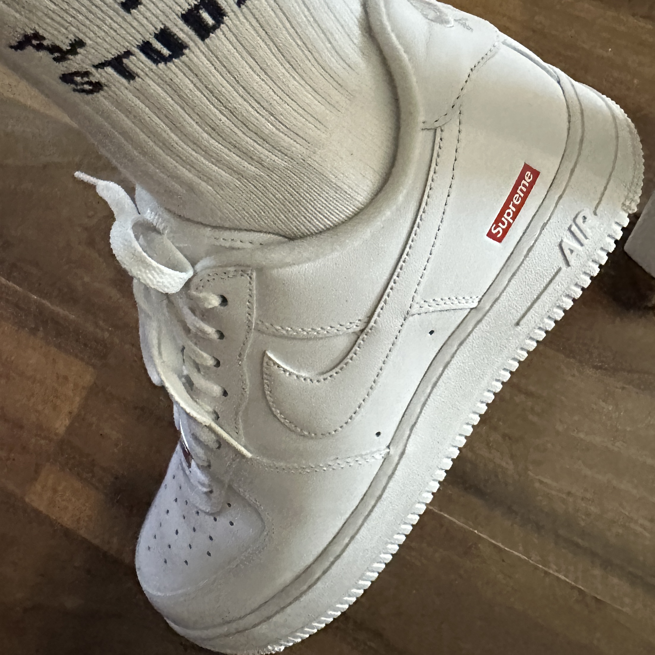 Nike x Supreme Air Force 1 Low White 착용 스타일