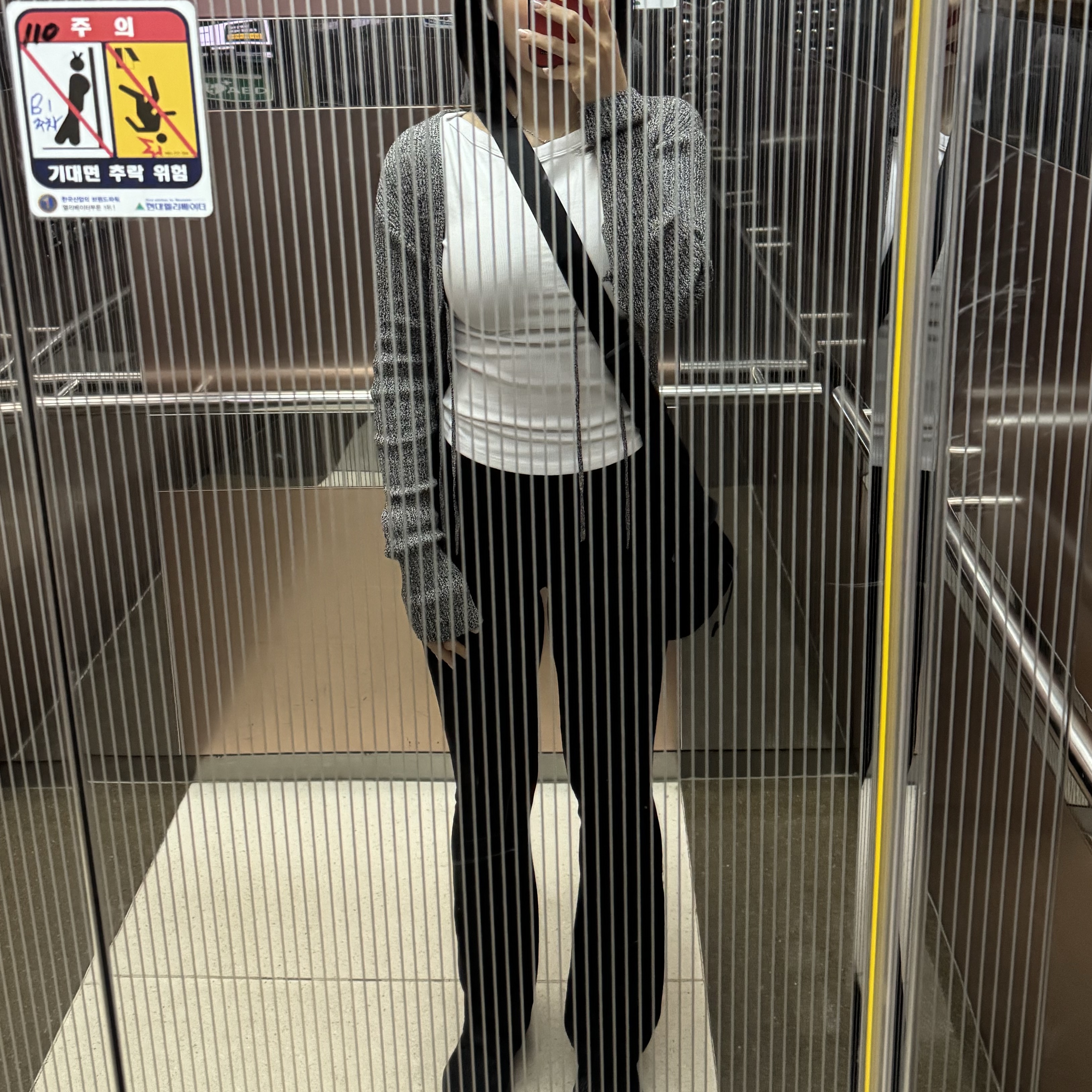 (W) Lululemon Groove Super-High-Rise Flare Pants Black 착용 스타일