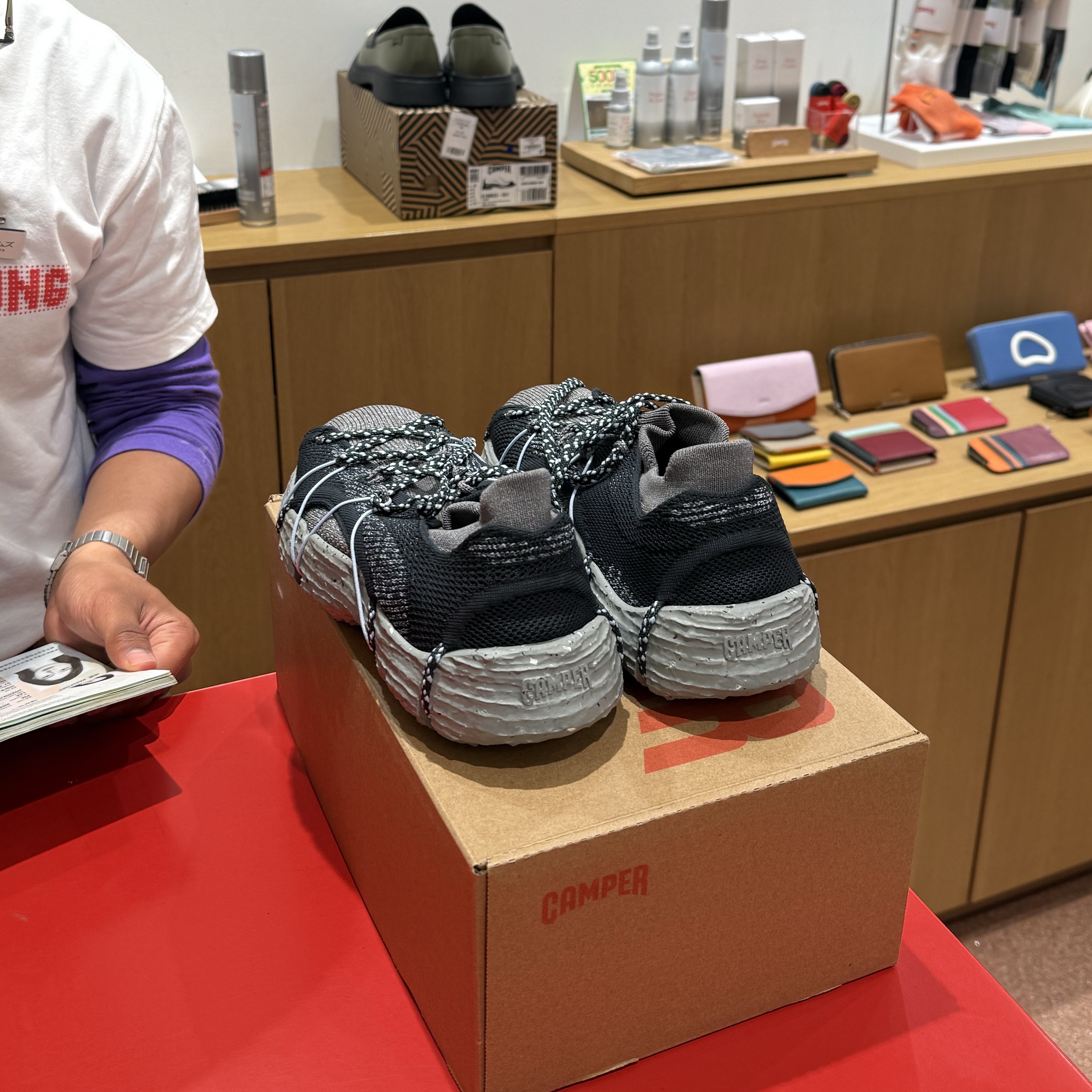 Camper Men Roku Black 착용 스타일