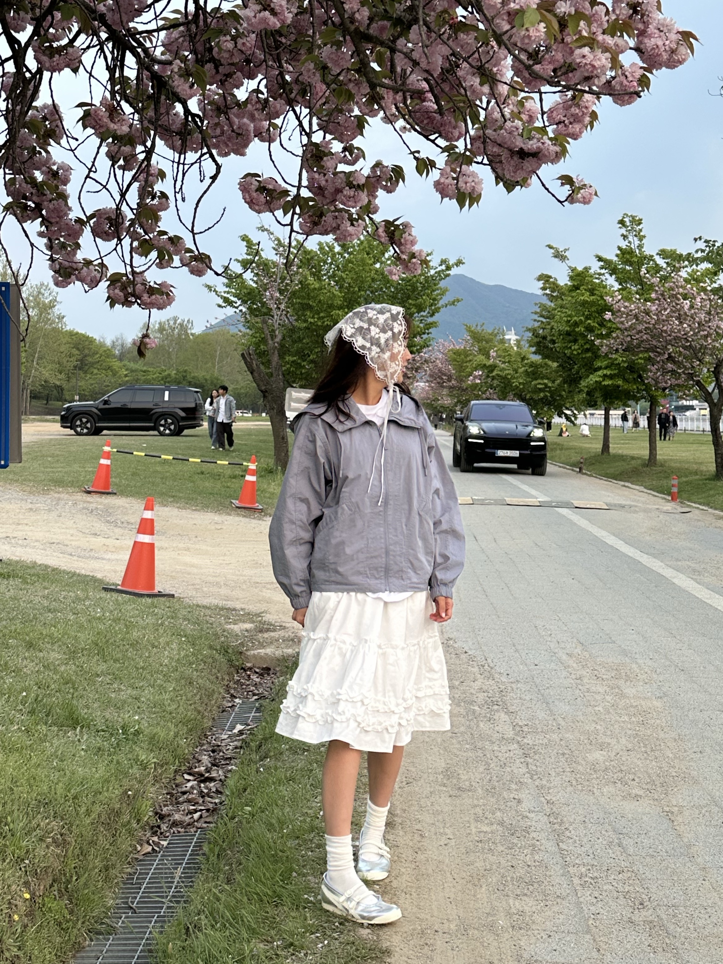 (W) Onitsuka Tiger Mexico 66 TGRS Silver Cream 착용 스타일 - 2