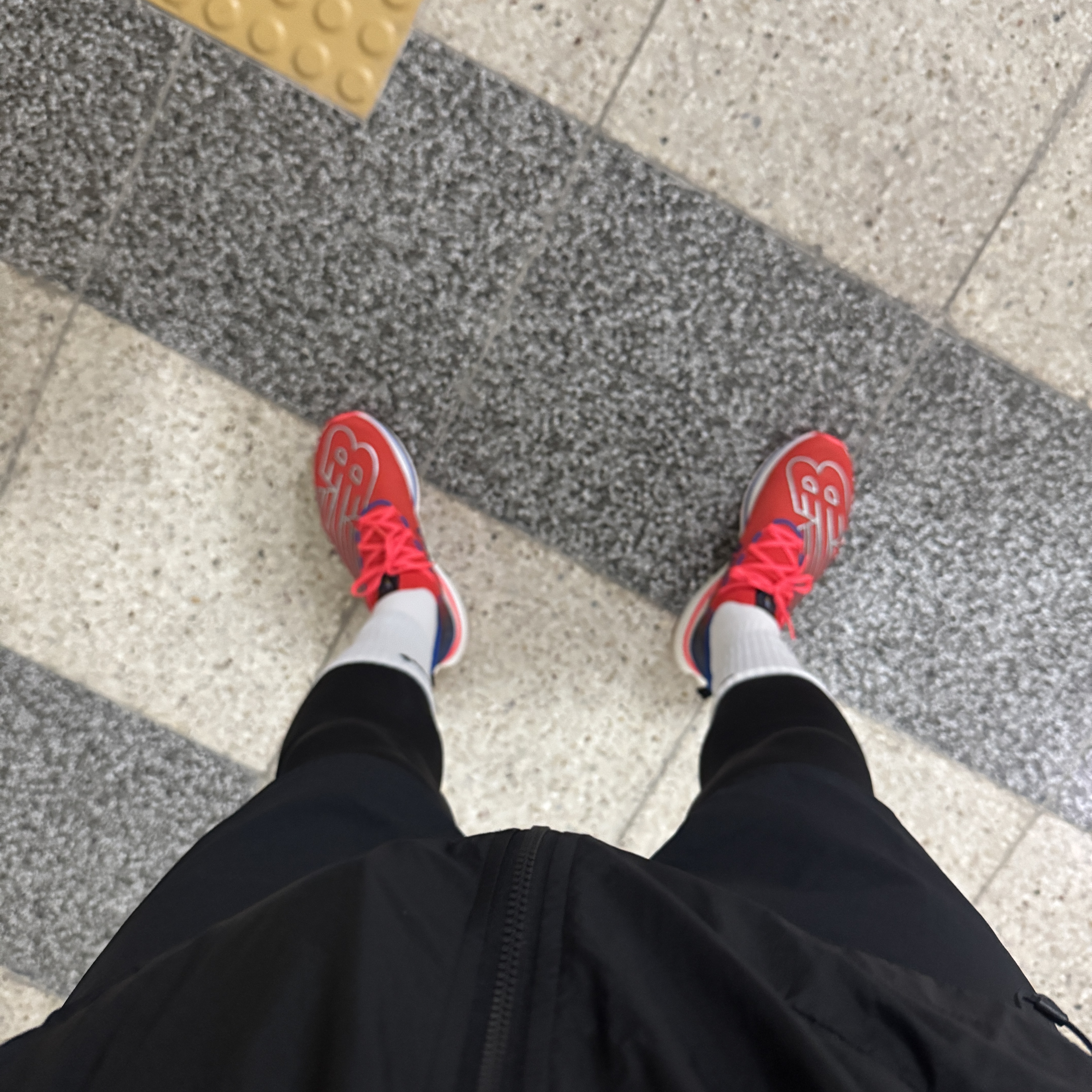 New Balance Fuelcell SC Elite v3 TCS NYC Marathon Electric Red Cobalt - D Standard 착용 스타일